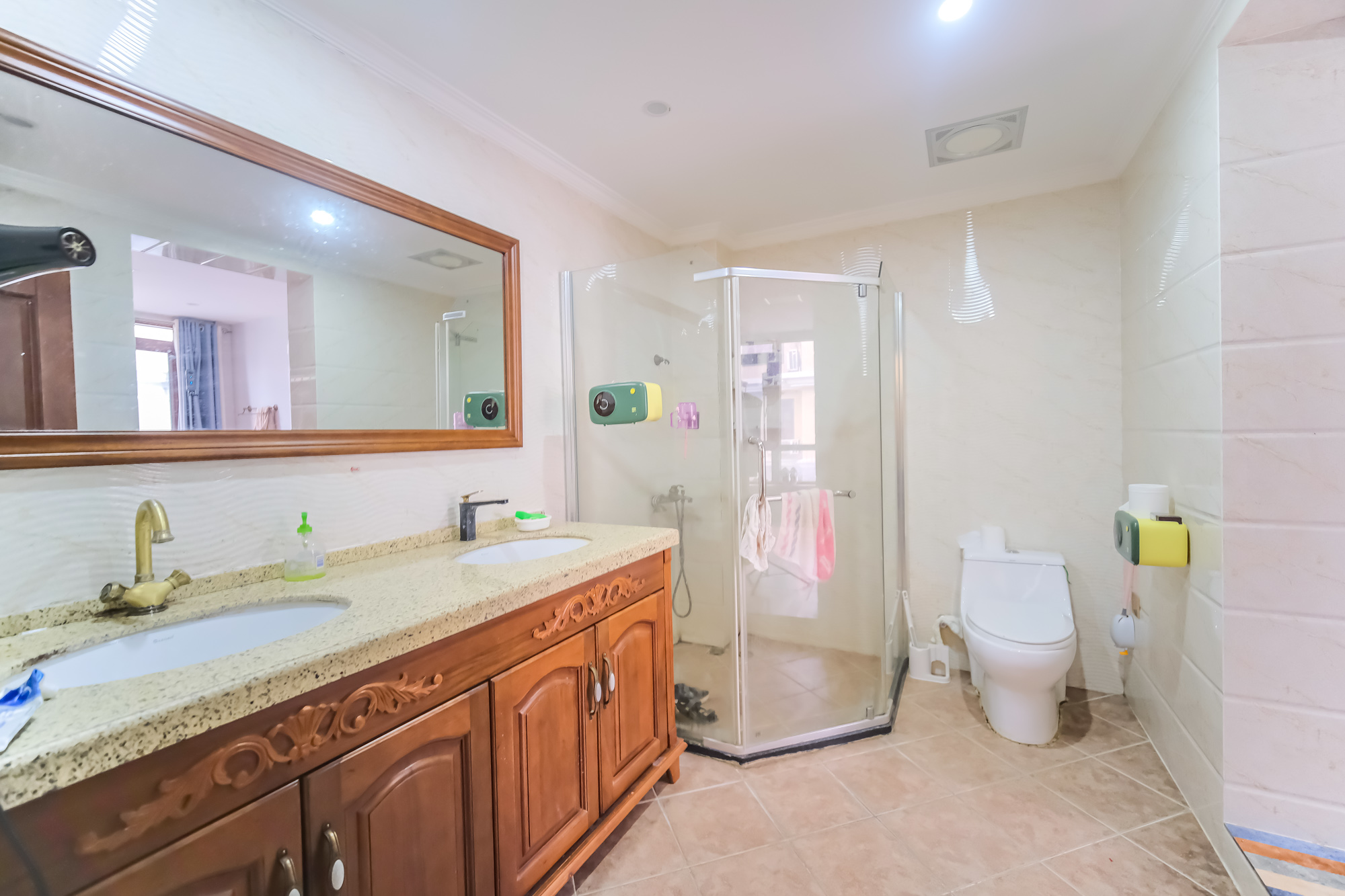 湘龙家园  6室2厅4卫    578.0万 湘龙家园  6室2厅4卫    578.0万卫生间