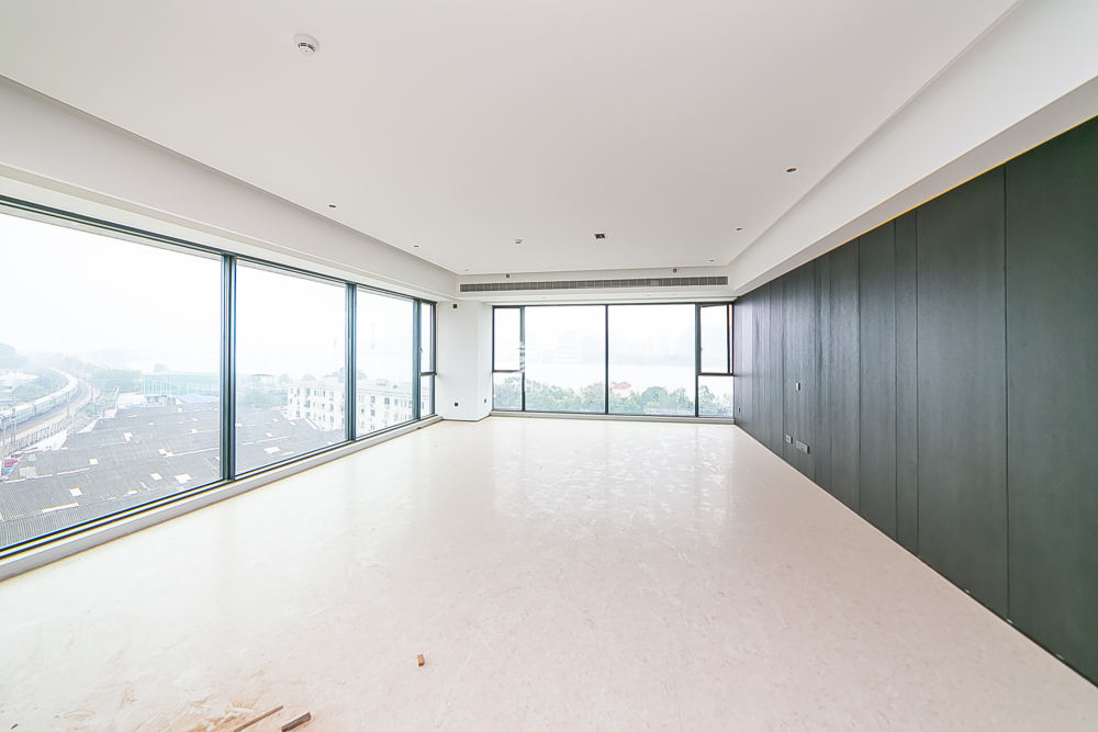 万科紫台  4室2厅3卫   372.00万