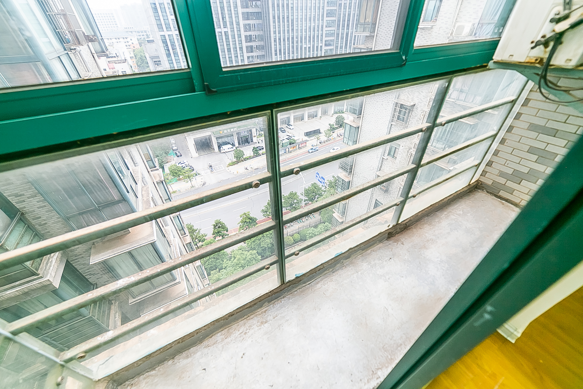 通泰梅岭苑 4室2厅2卫 248.0万 通泰梅岭苑 4室2厅2卫 248.0万阳台