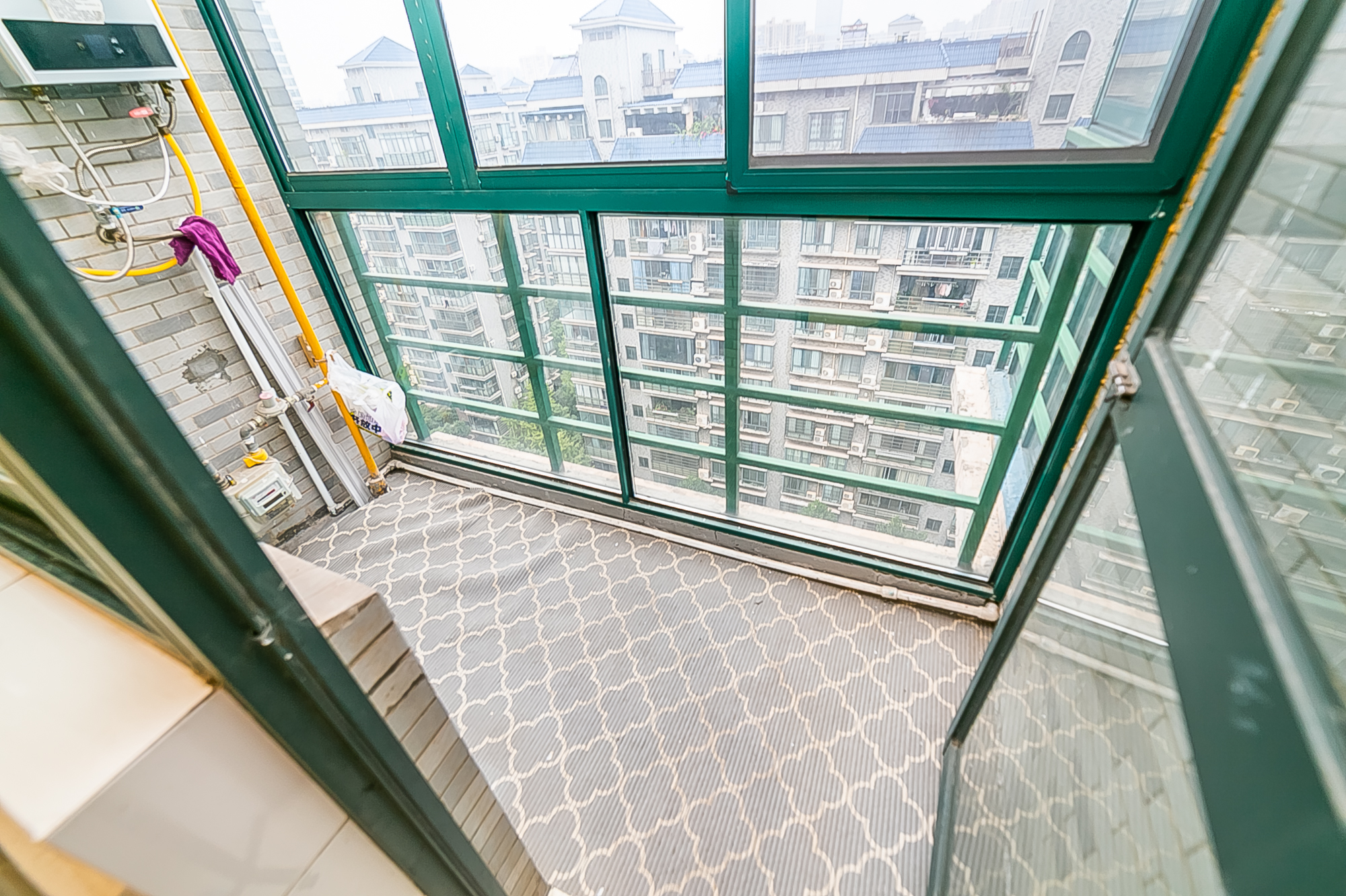 通泰梅岭苑 4室2厅2卫 248.0万 通泰梅岭苑 4室2厅2卫 248.0万阳台