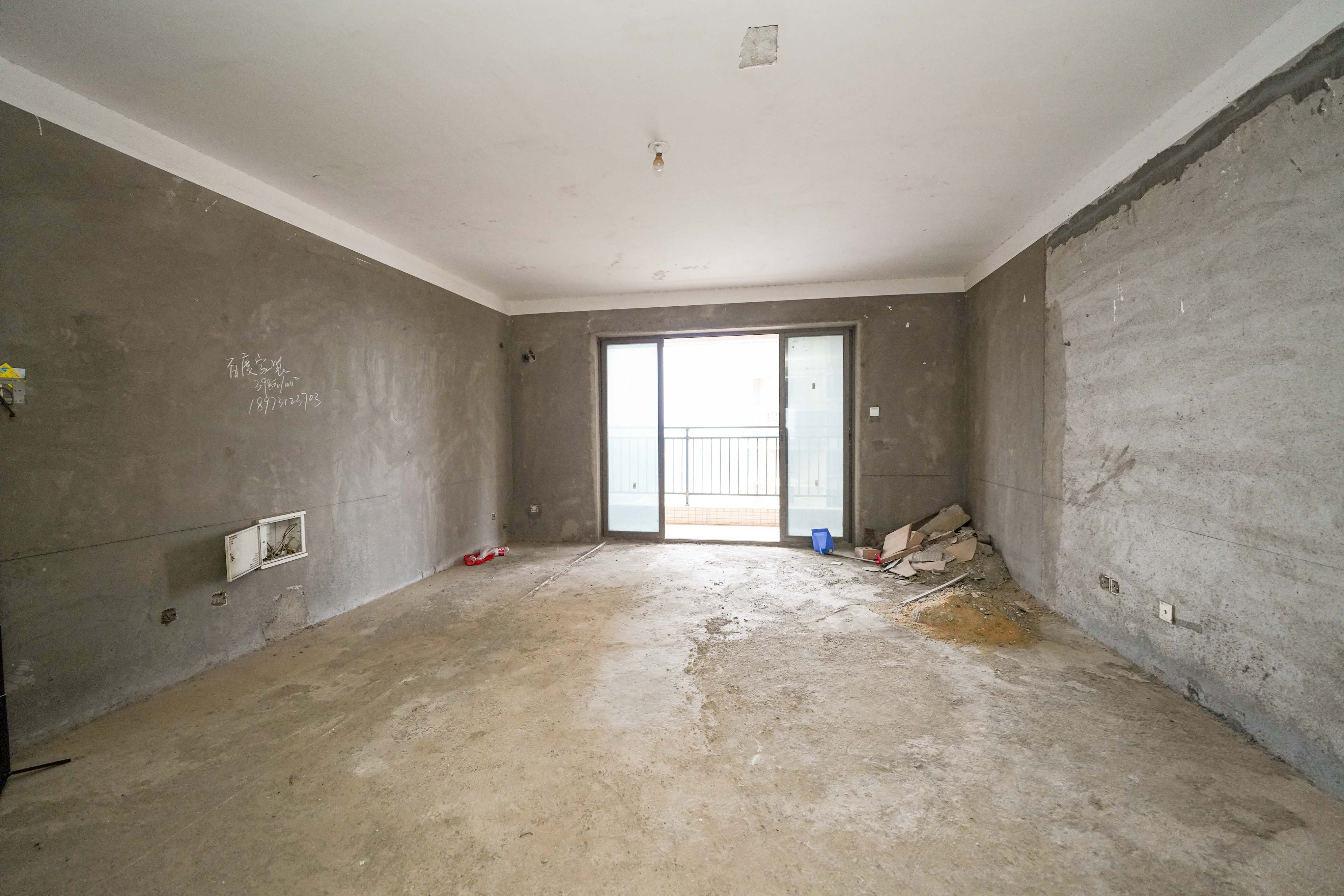 幸福庄园  5室2厅3卫    95.0万 幸福庄园  5室2厅3卫    95.0万客厅