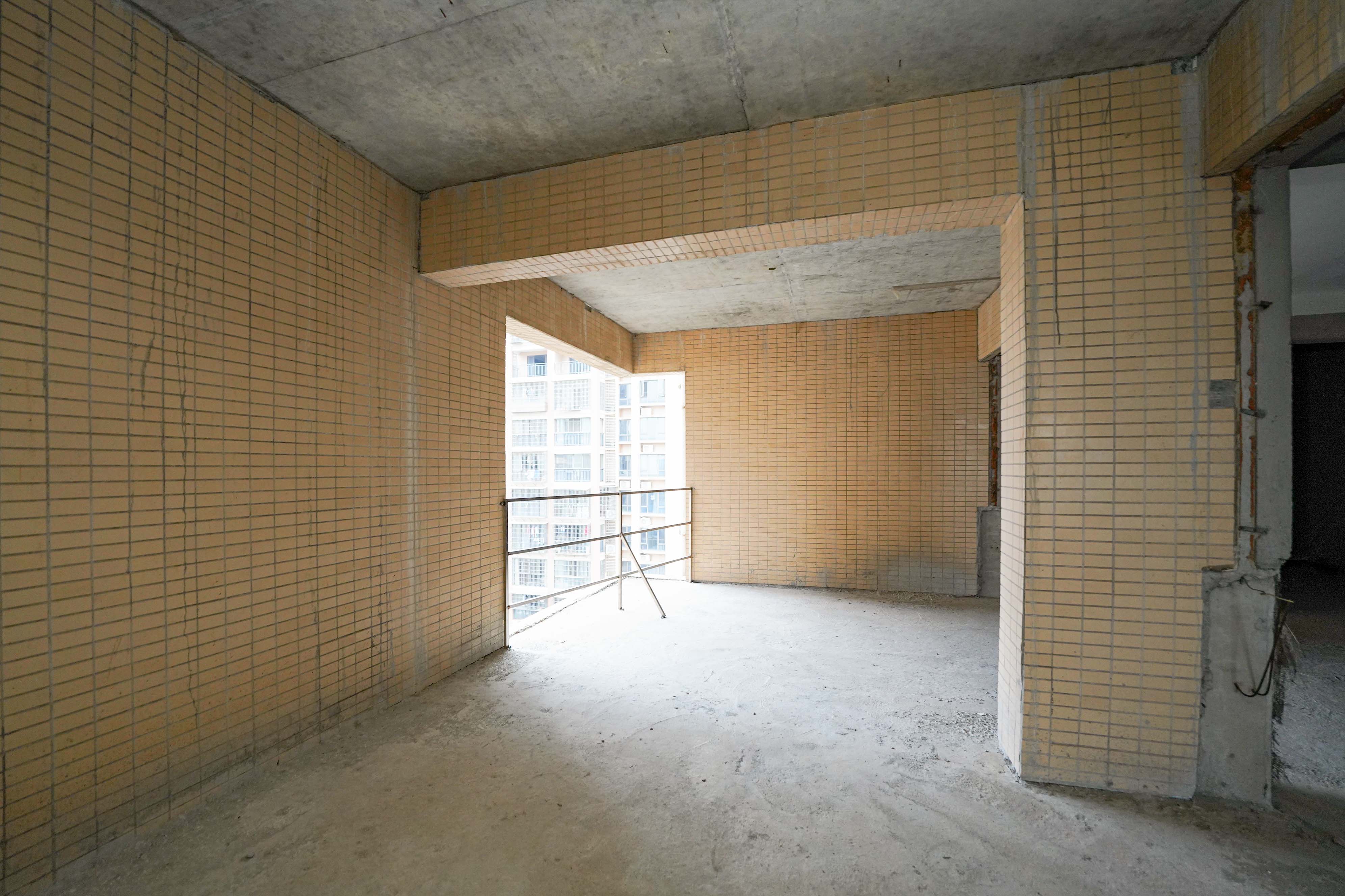 幸福庄园  5室2厅3卫    95.0万 幸福庄园  5室2厅3卫    95.0万客厅