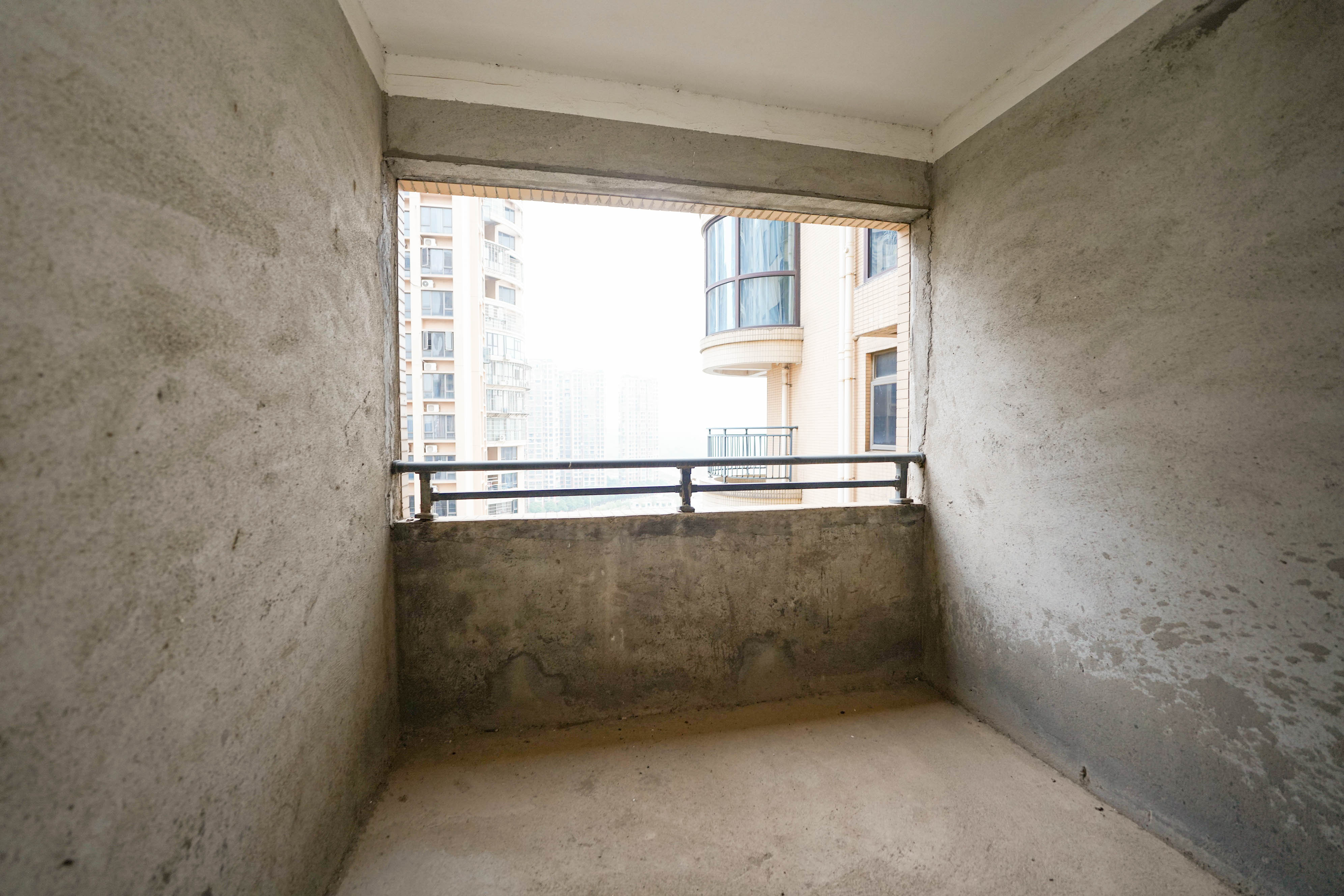 幸福庄园  5室2厅3卫    95.0万 幸福庄园  5室2厅3卫    95.0万卧室