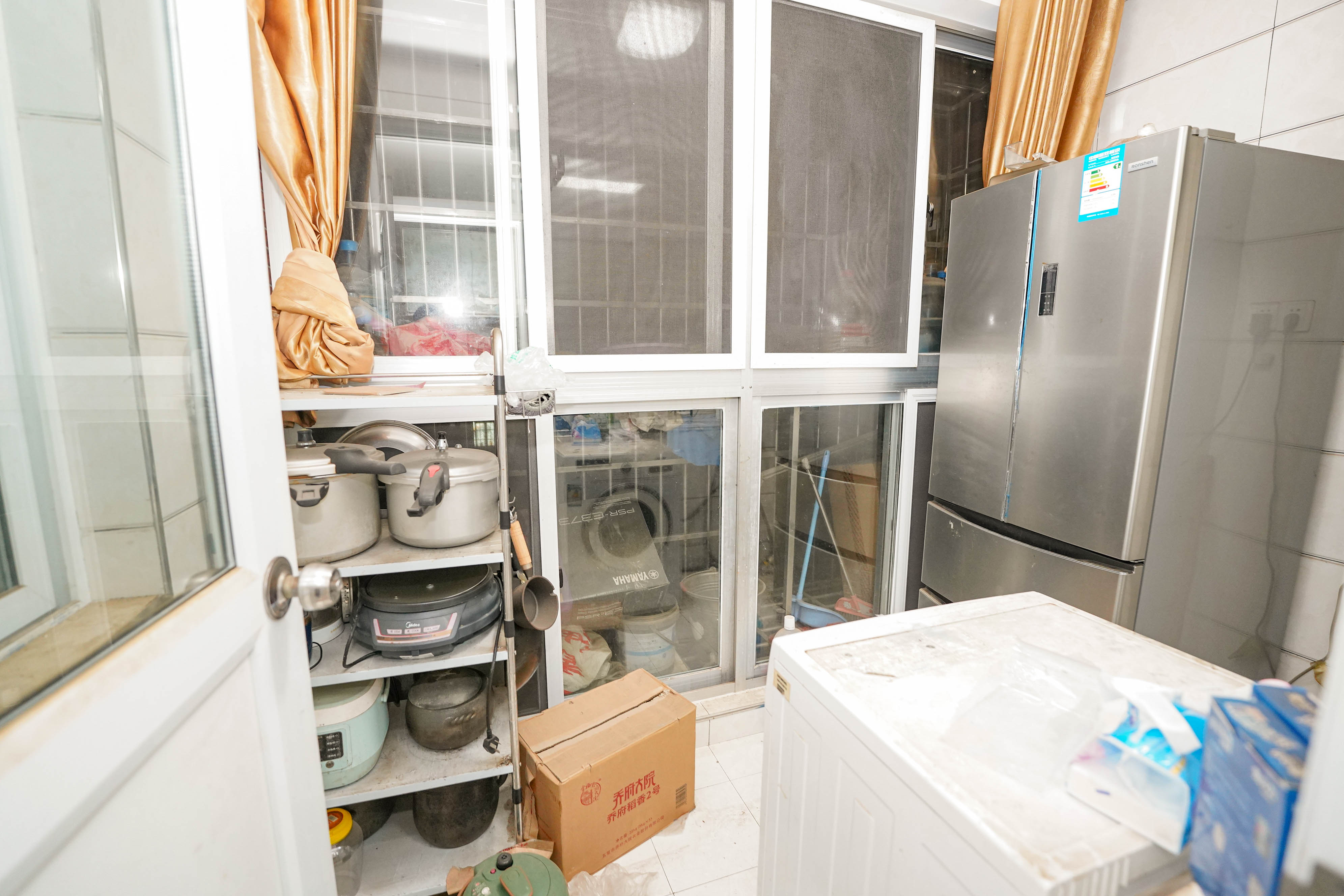 凯富漫城  3室2厅2卫    45.0万 凯富漫城  3室2厅2卫    45.0万阳台