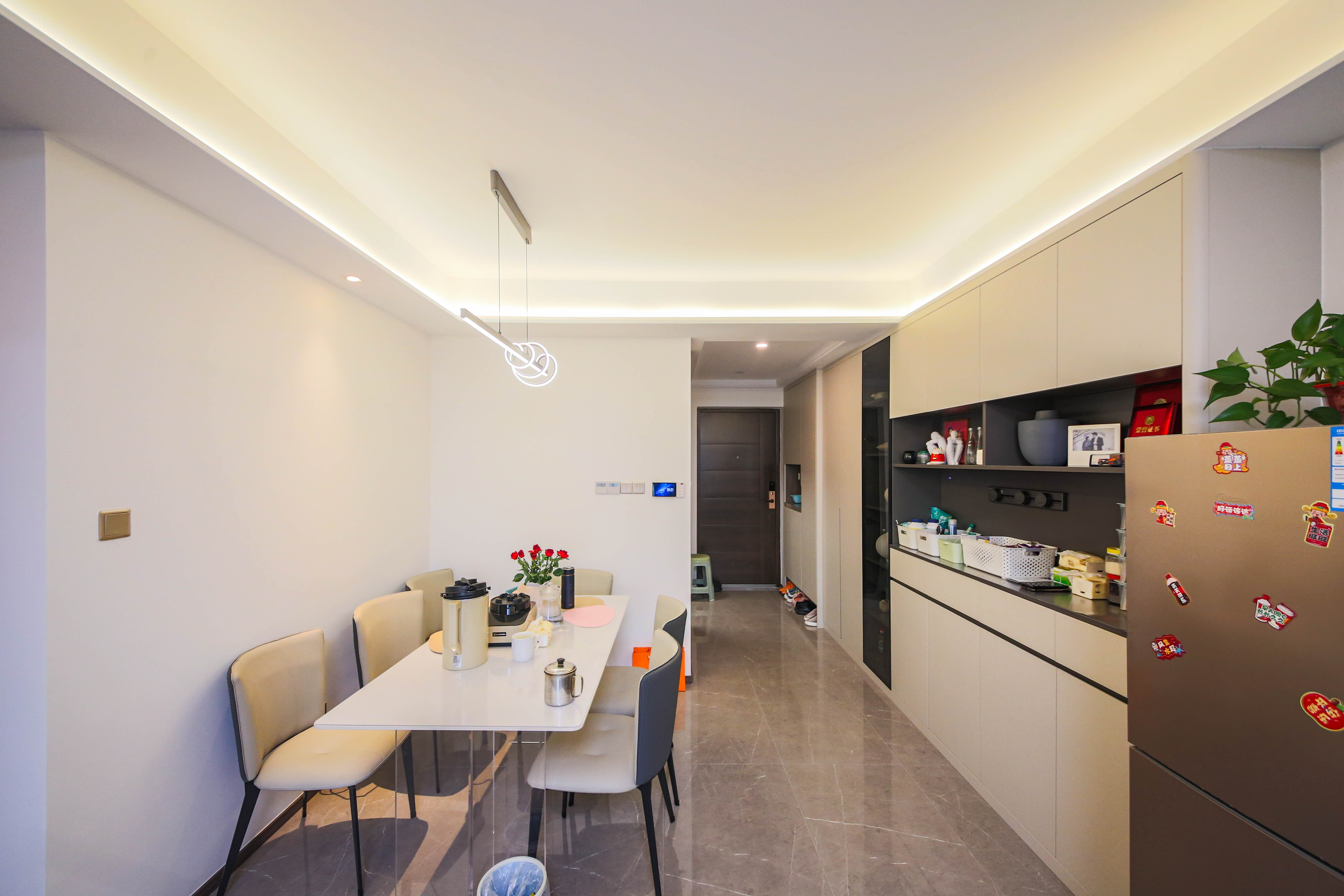 龙湖春江天曜一期 3室2厅2卫 209.5万 龙湖春江天曜一期 3室2厅2卫 209.5万客厅