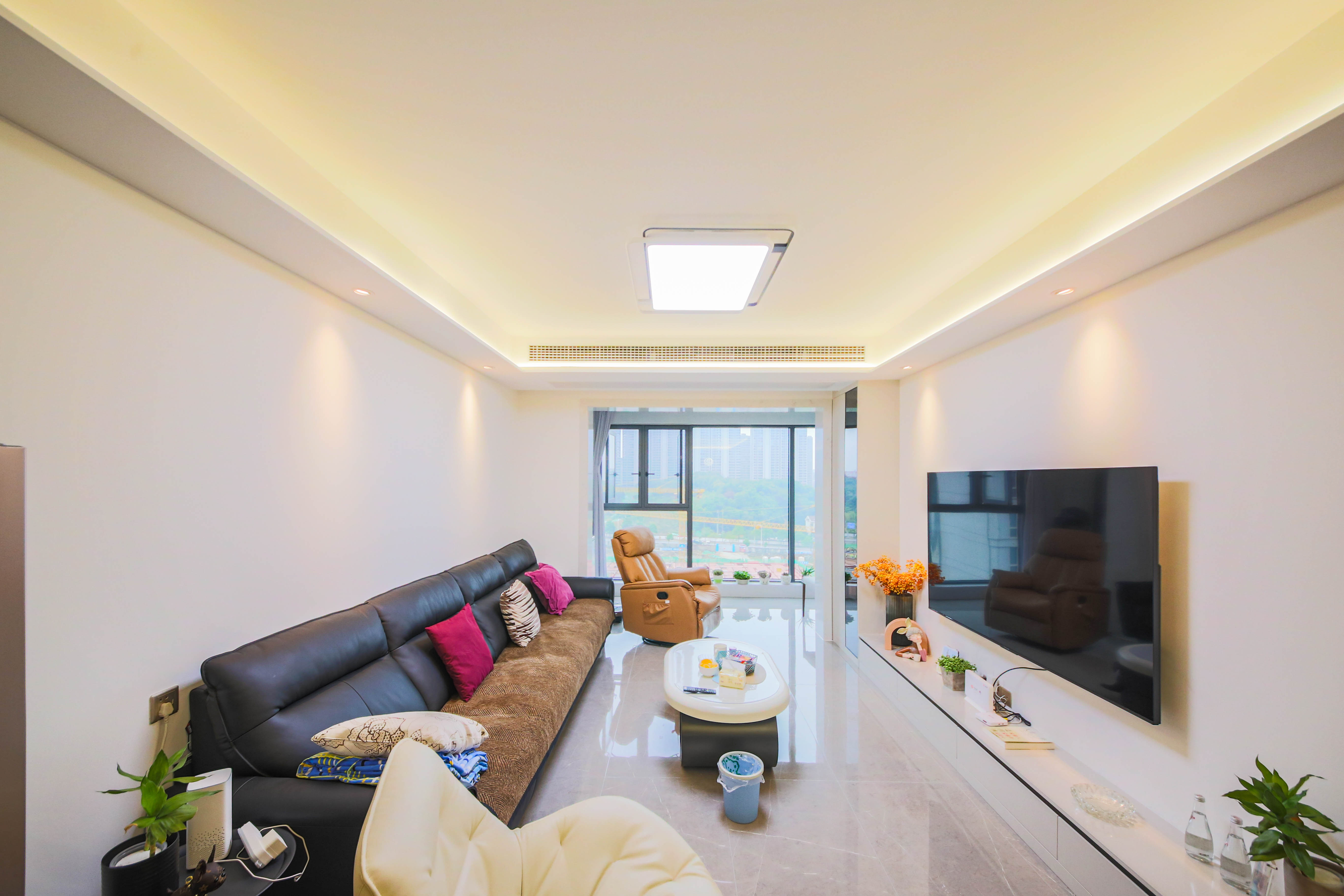 龙湖春江天曜一期 3室2厅2卫 209.5万 龙湖春江天曜一期 3室2厅2卫 209.5万客厅