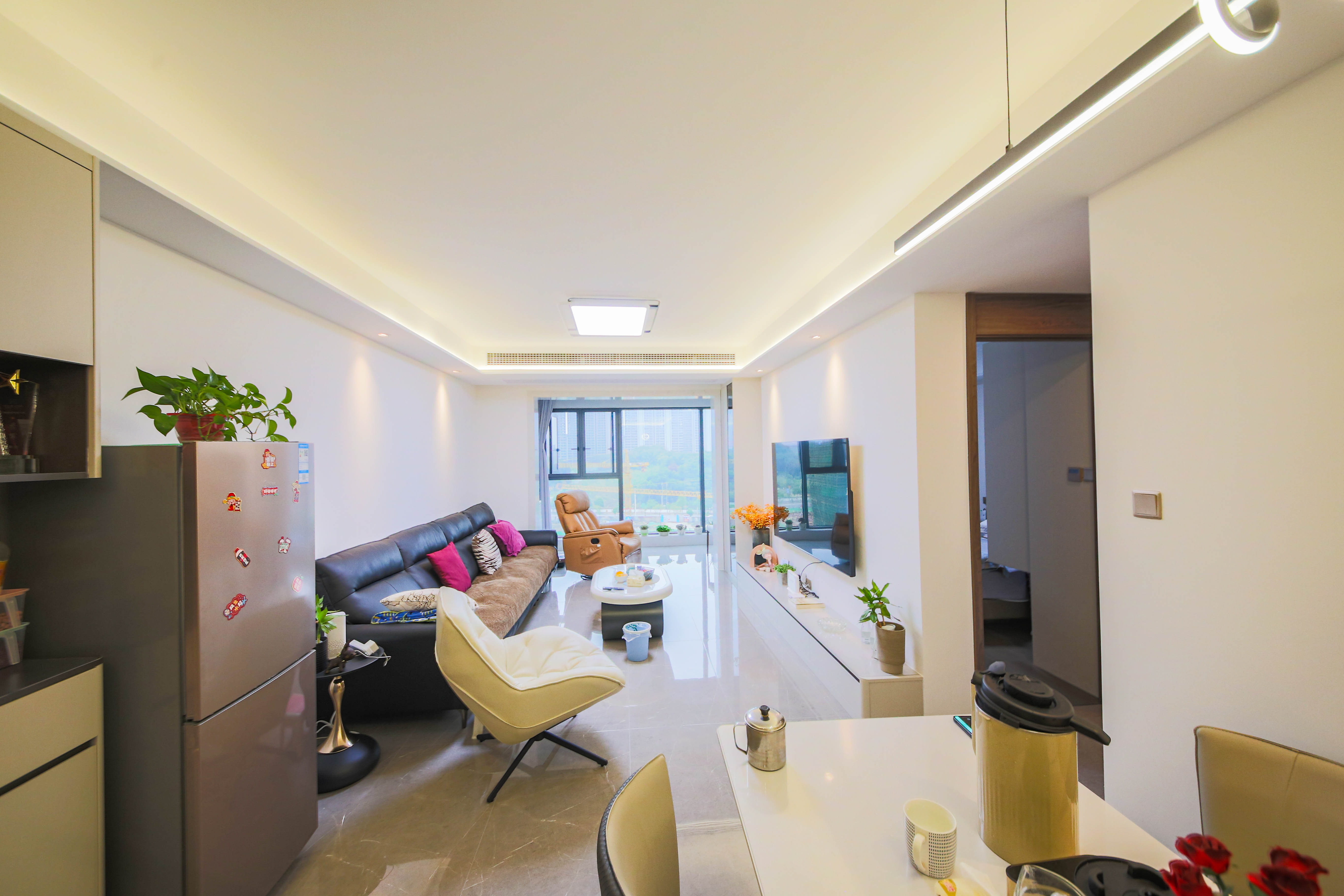 龙湖春江天曜一期 3室2厅2卫 209.5万 龙湖春江天曜一期 3室2厅2卫 209.5万客厅