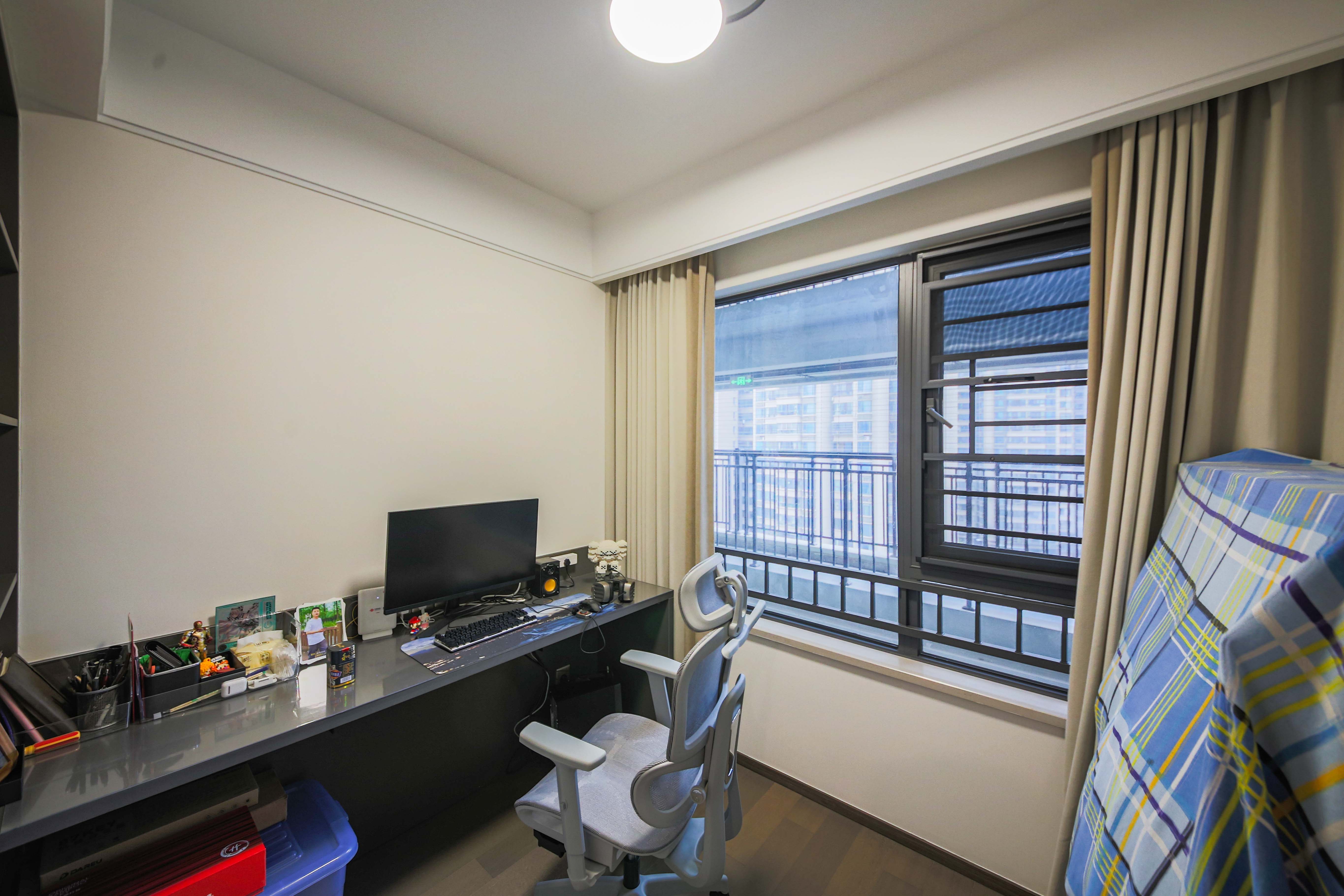 龙湖春江天曜一期 3室2厅2卫 209.5万 龙湖春江天曜一期 3室2厅2卫 209.5万卧室