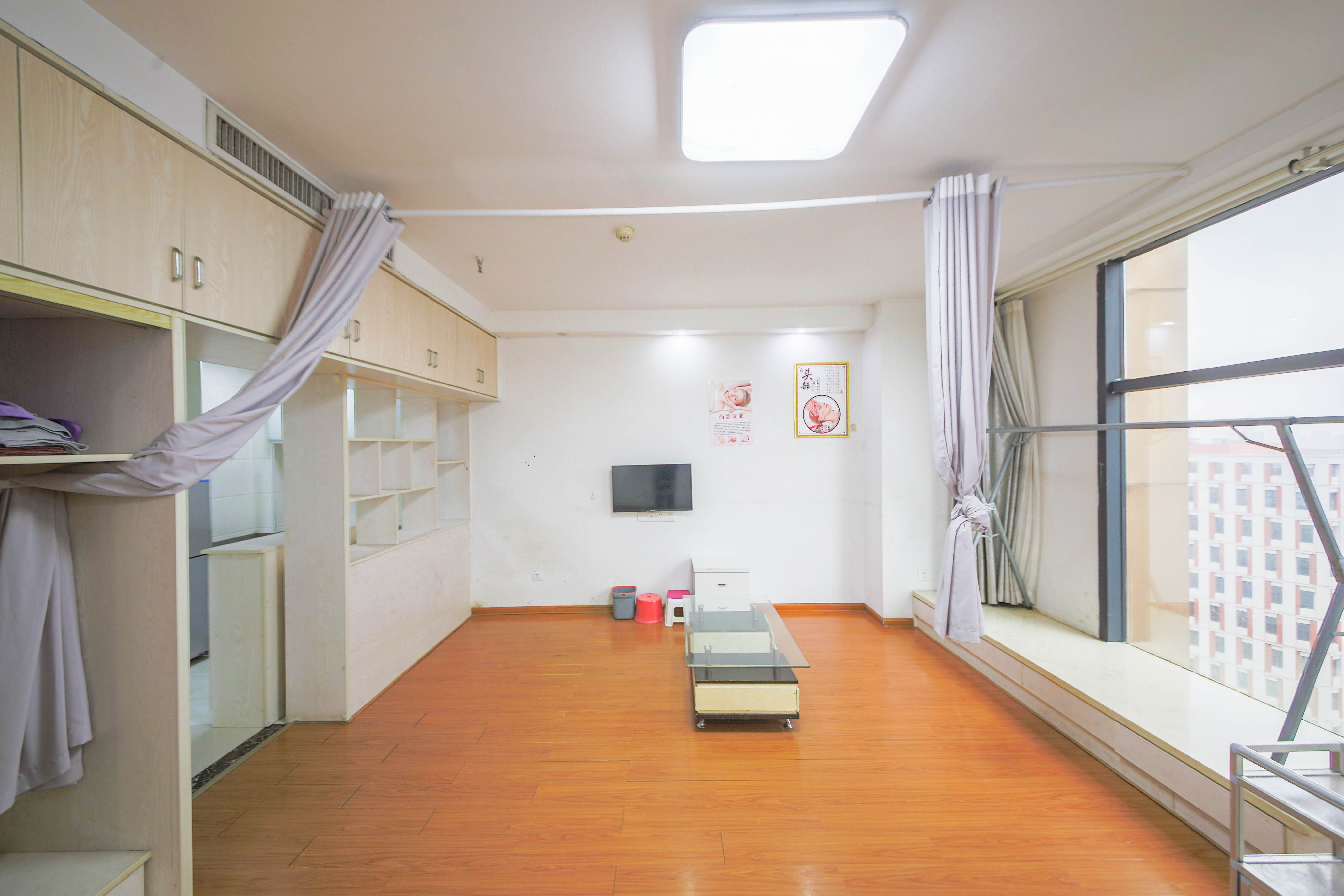 御溪国际  1室1厅1卫   38.00万卧室