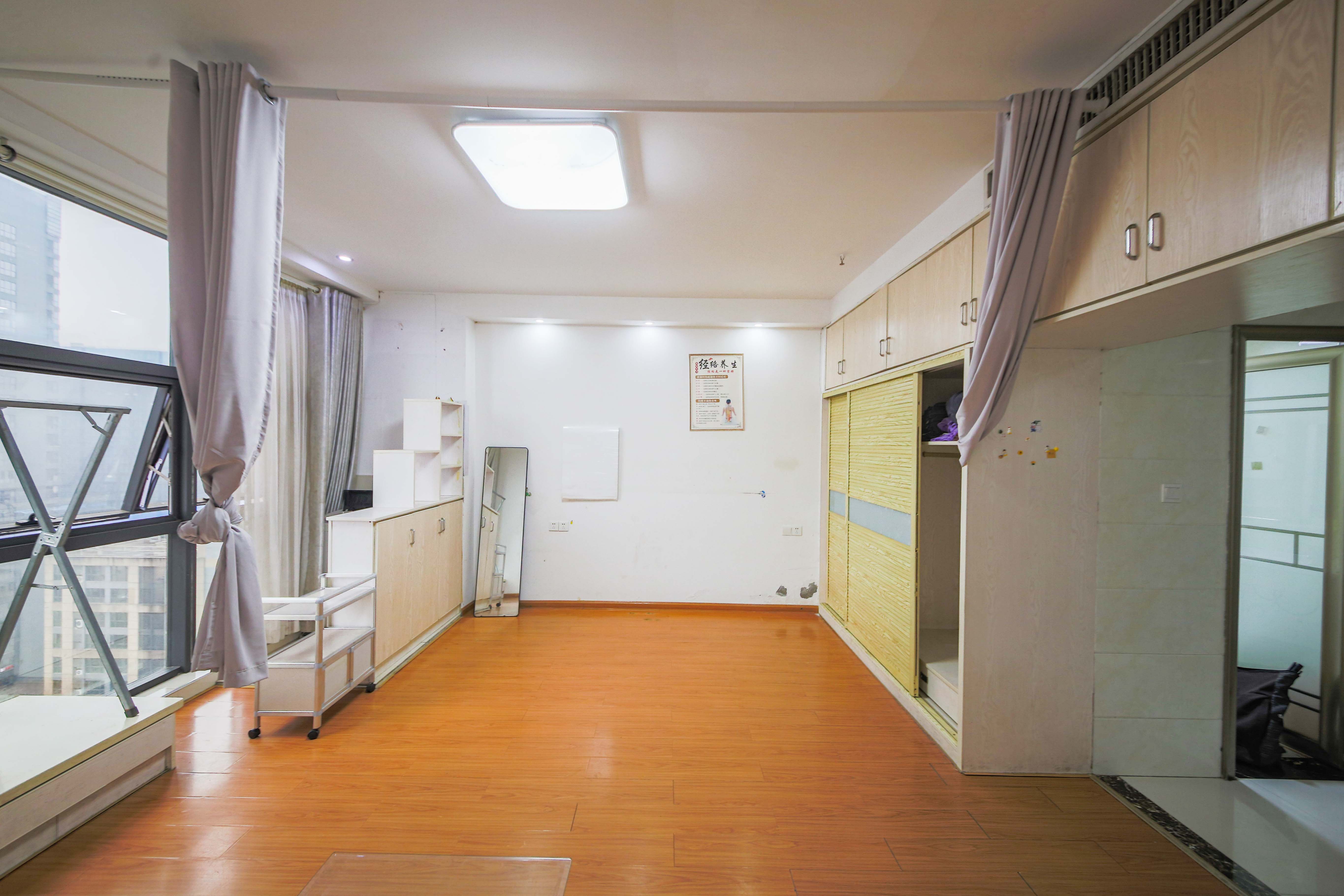 御溪国际  1室1厅1卫   38.00万卧室