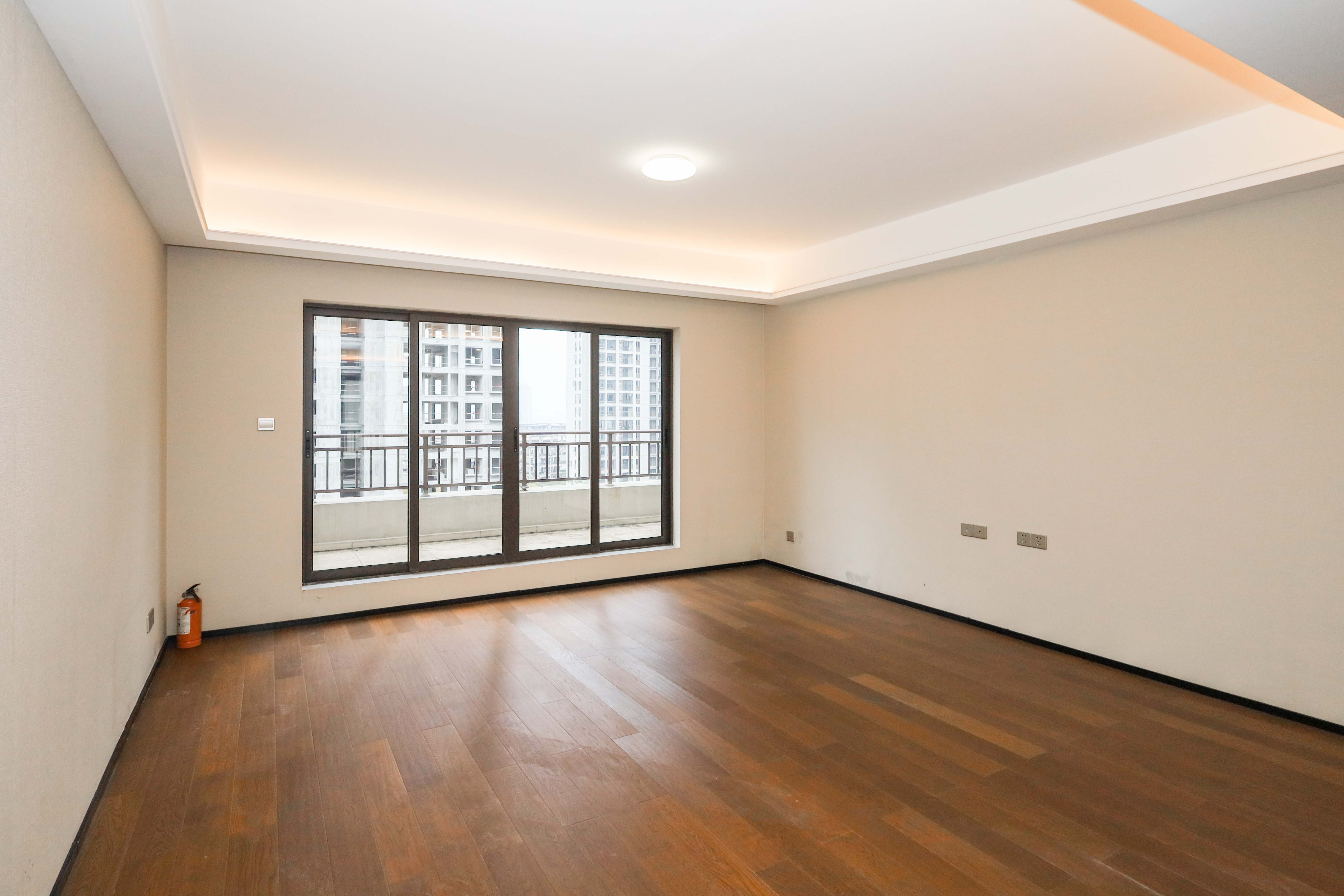 中梁云麓传奇  4室2厅2卫    140.0万客厅