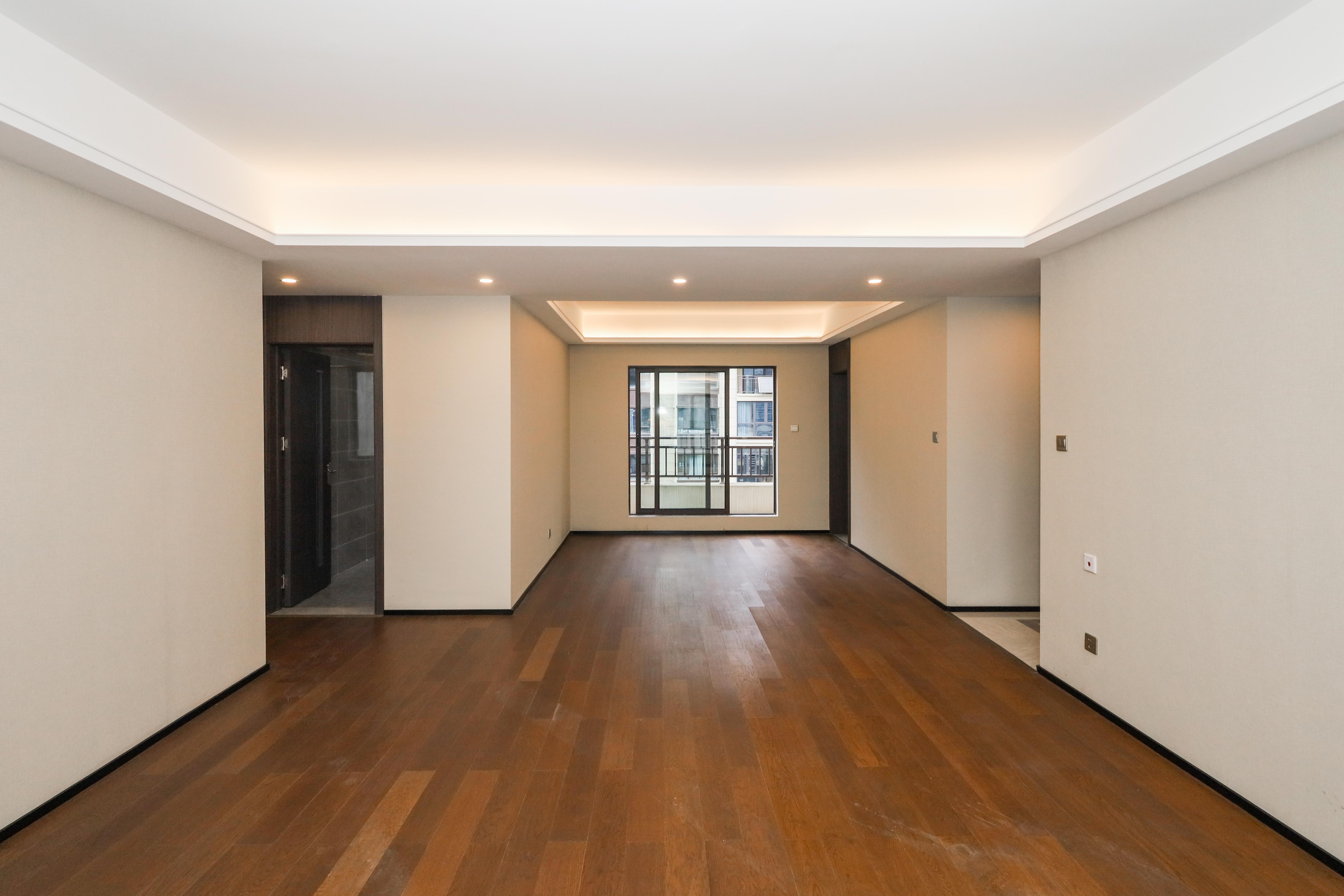 中梁云麓传奇  4室2厅2卫    140.0万客厅