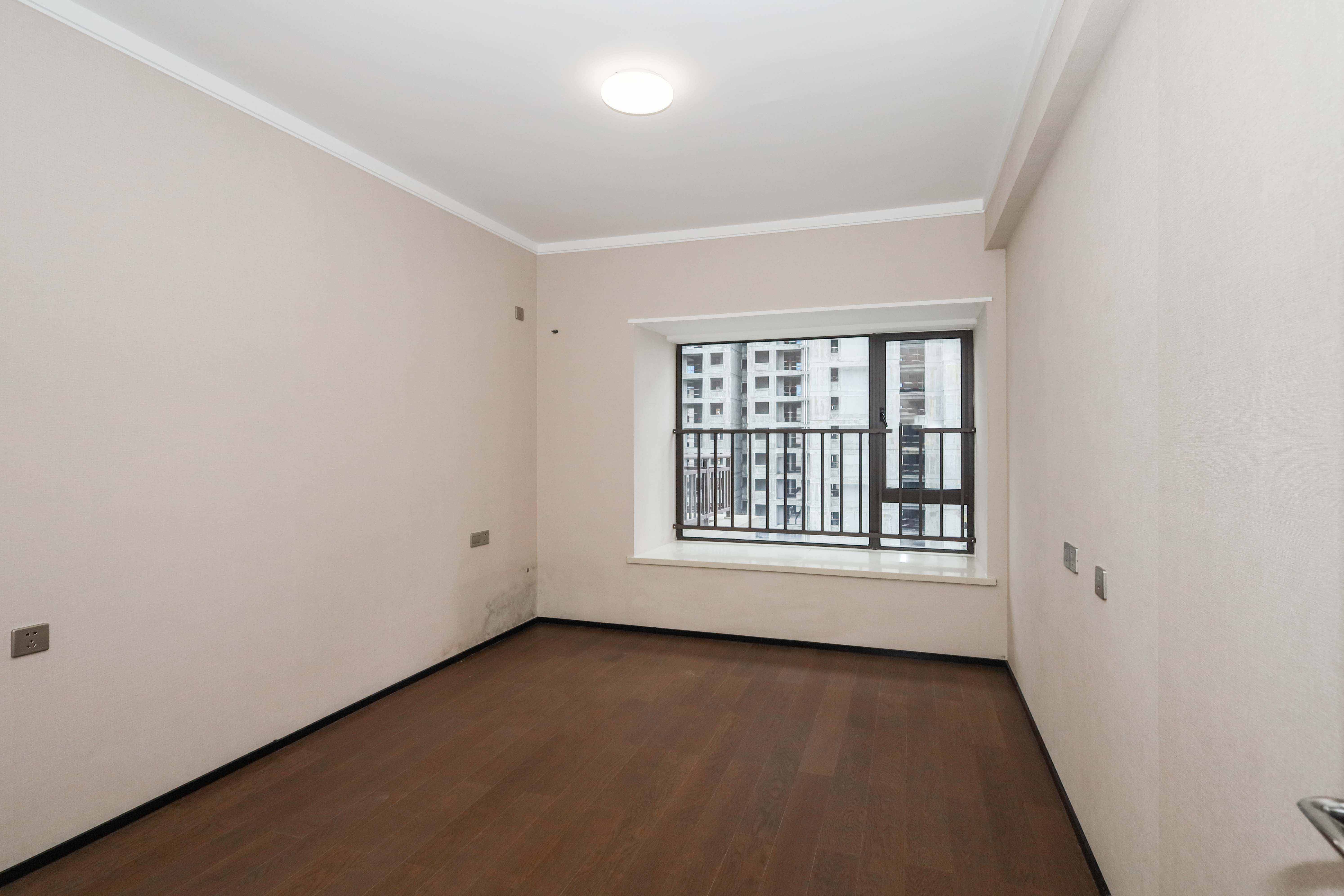 中梁云麓传奇  4室2厅2卫    140.0万卧室