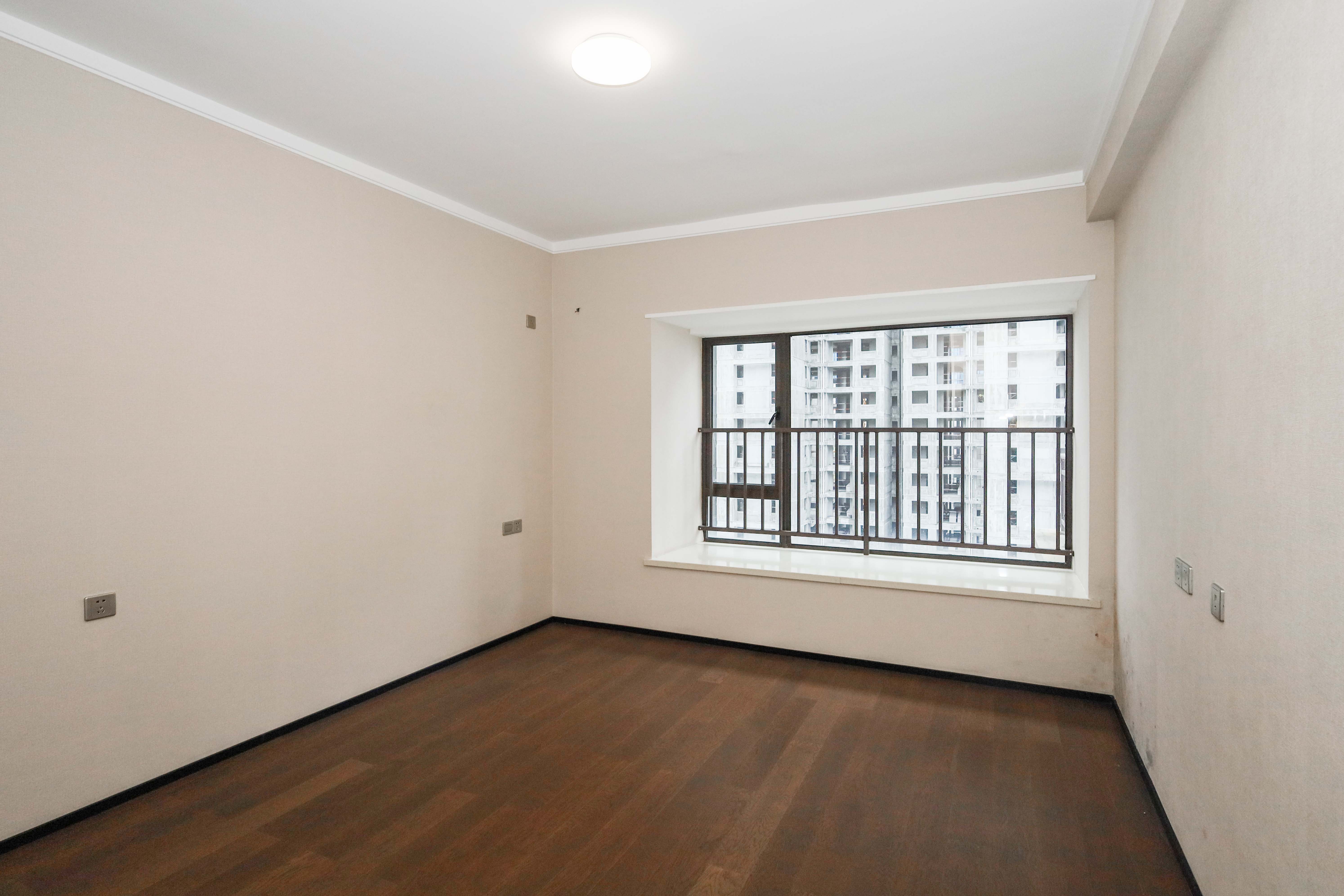 中梁云麓传奇  4室2厅2卫    140.0万卧室