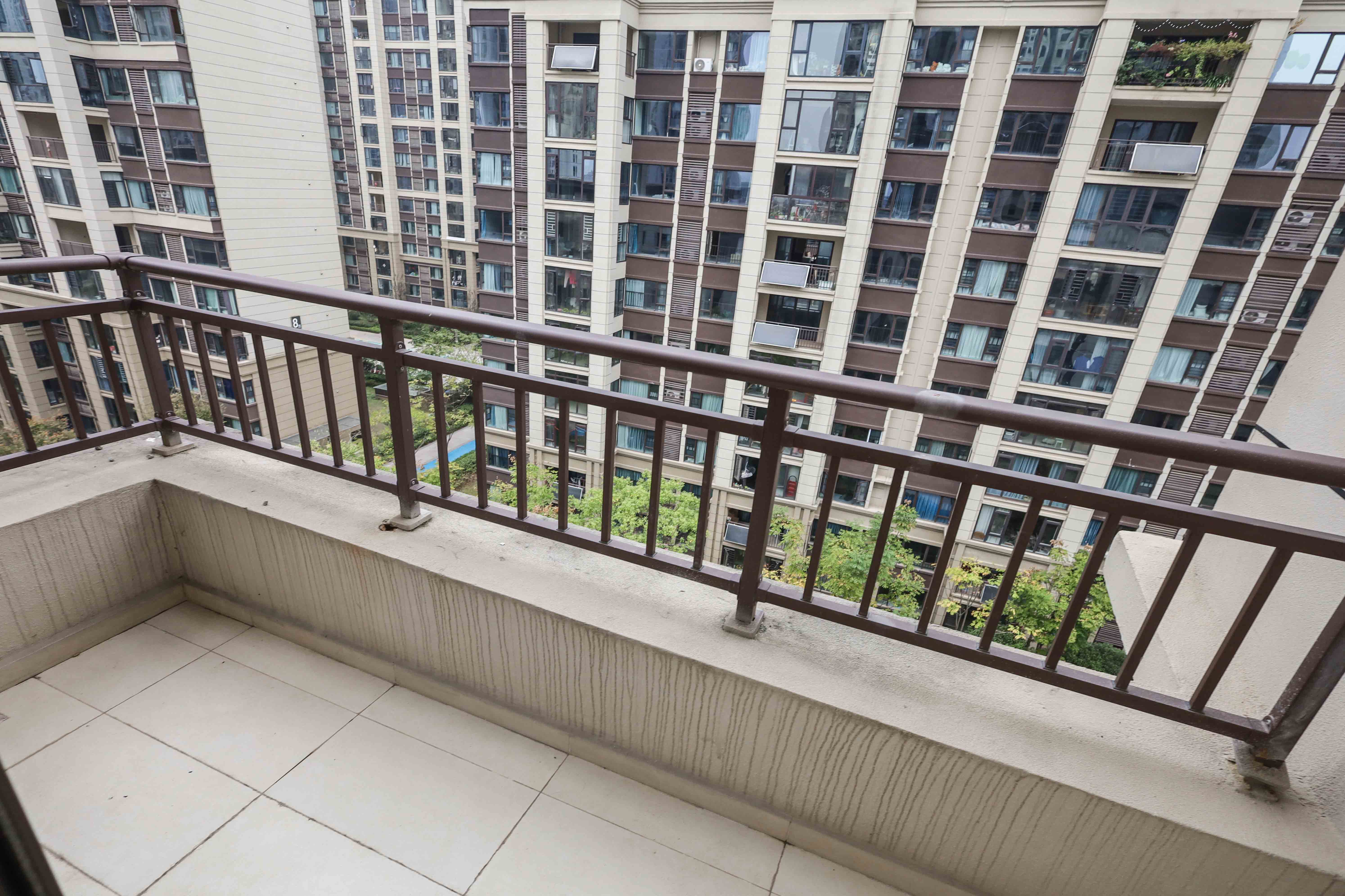 中梁云麓传奇  4室2厅2卫    140.0万阳台