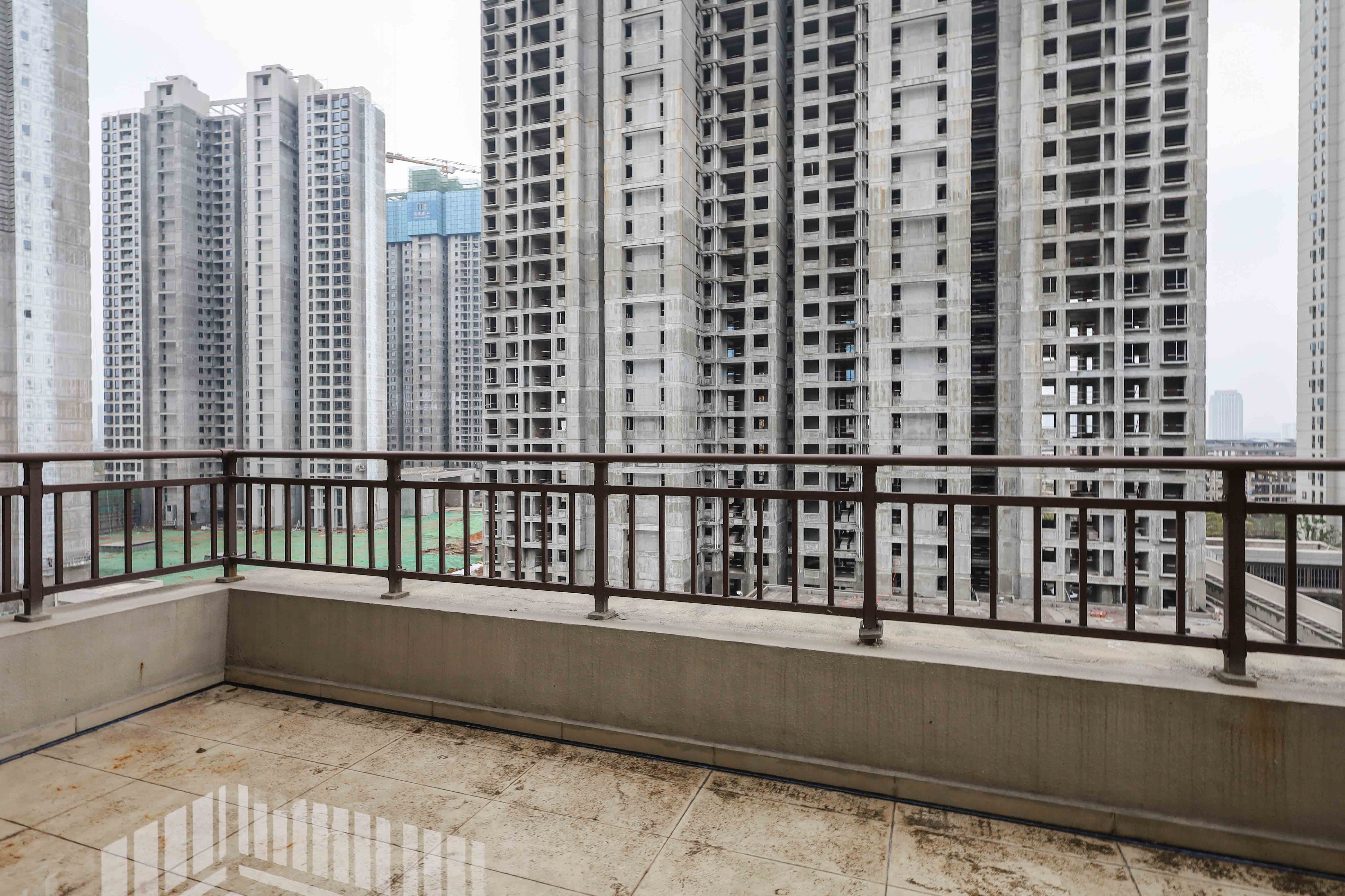 中梁云麓传奇  4室2厅2卫    140.0万阳台