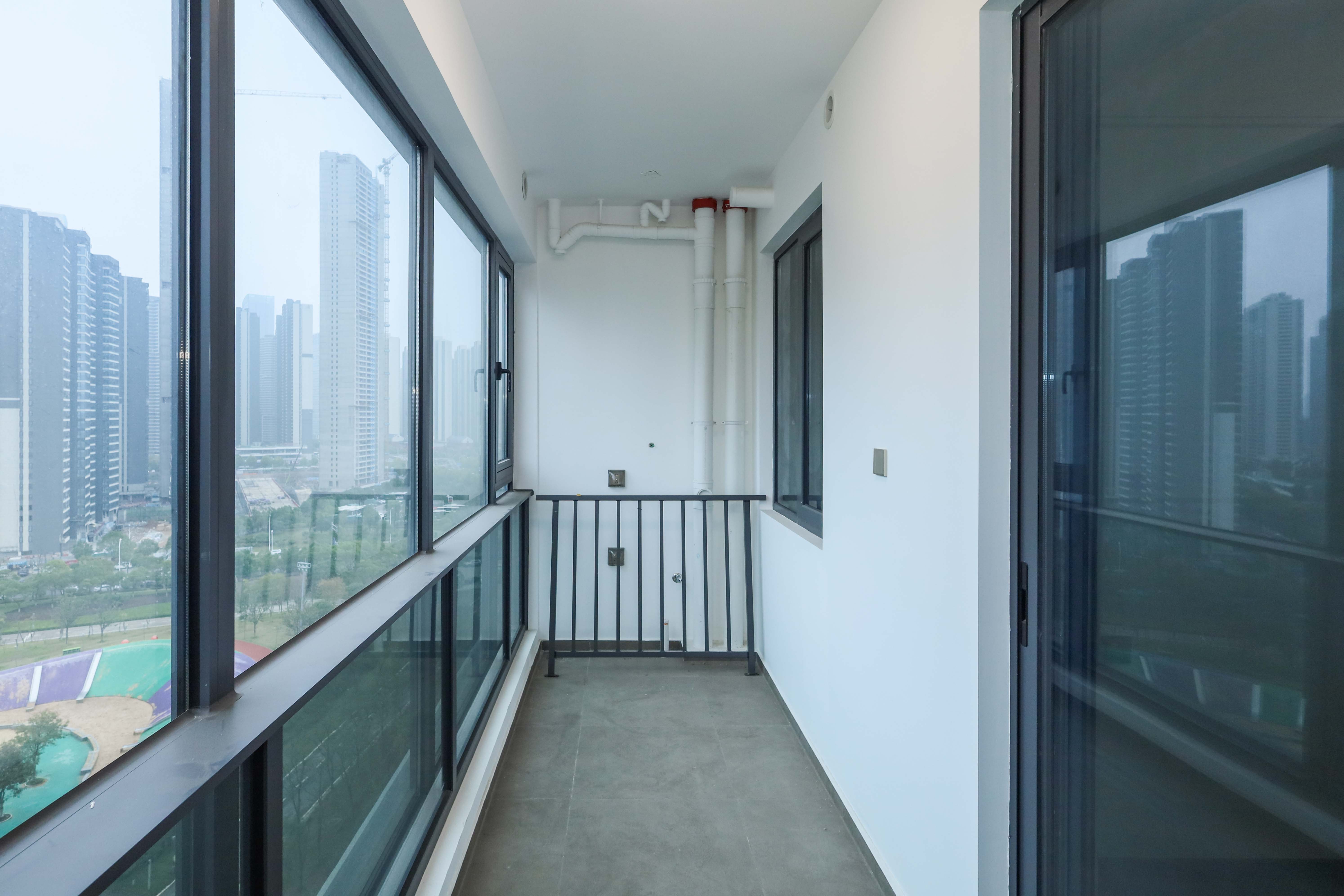 绿城招商桂语雲峯  4室2厅2卫    295.0万 绿城招商桂语雲峯  4室2厅2卫    295.0万阳台