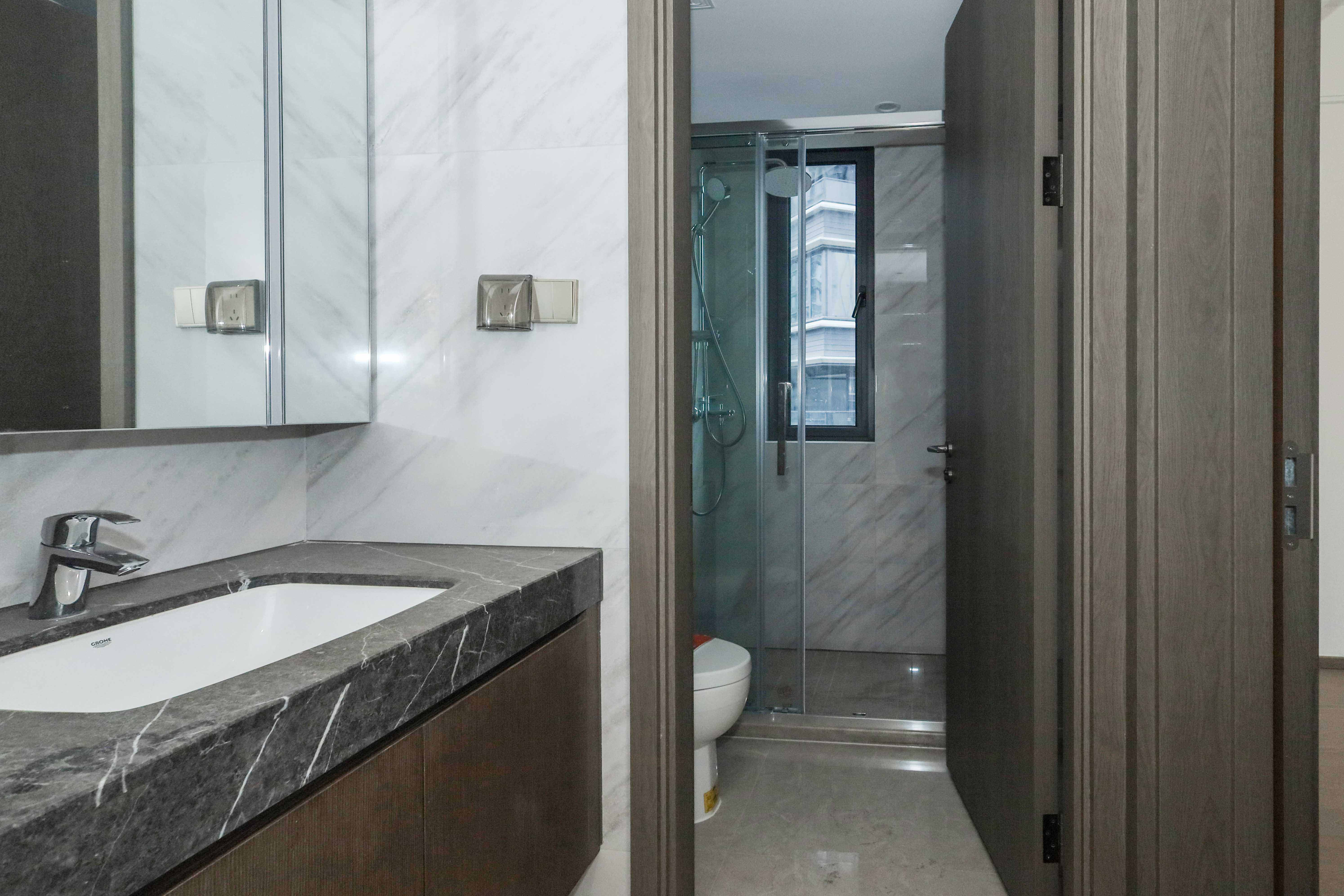 绿城招商桂语雲峯  4室2厅2卫    295.0万 绿城招商桂语雲峯  4室2厅2卫    295.0万阳台