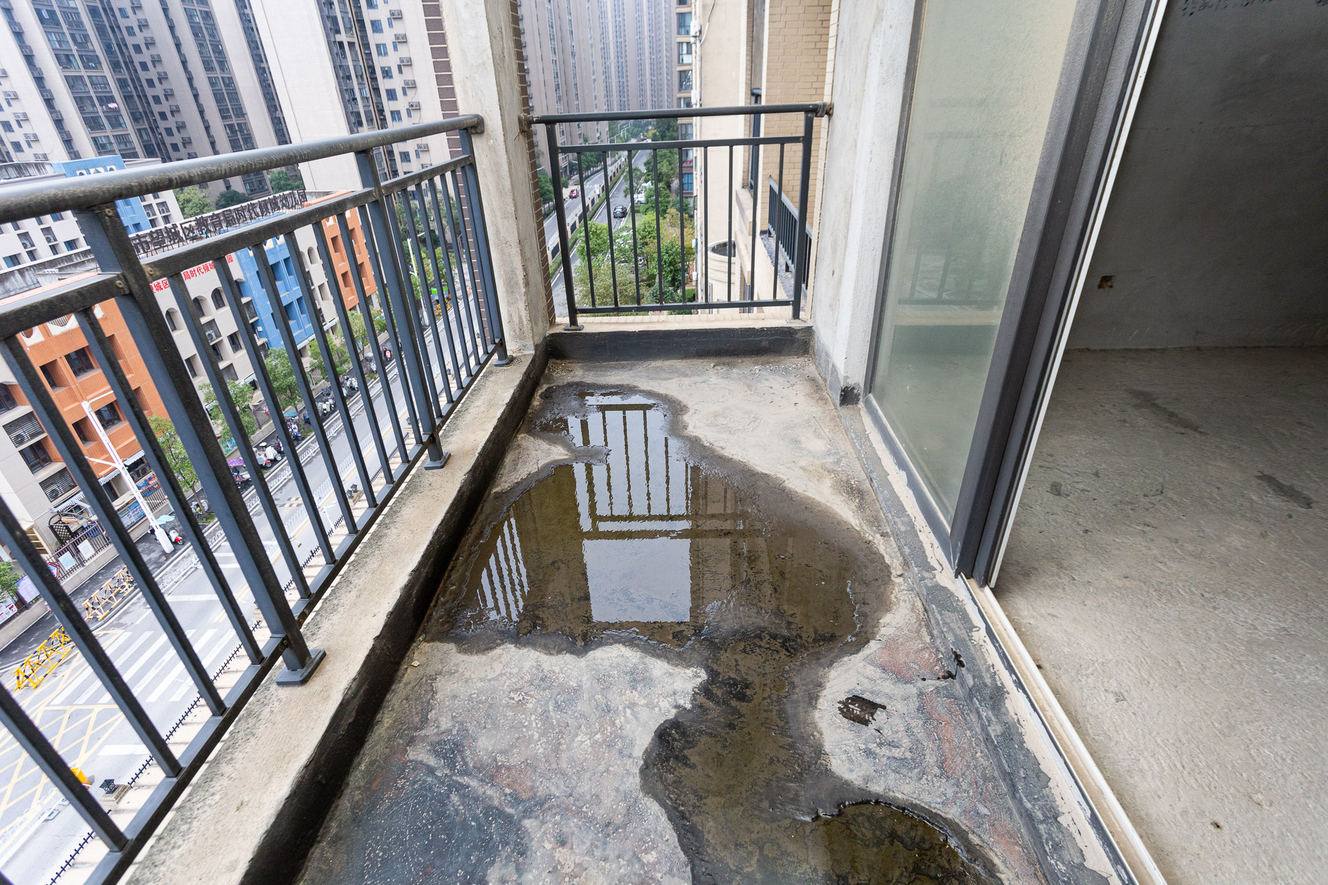 山与墅  4室2厅2卫   105.00万阳台