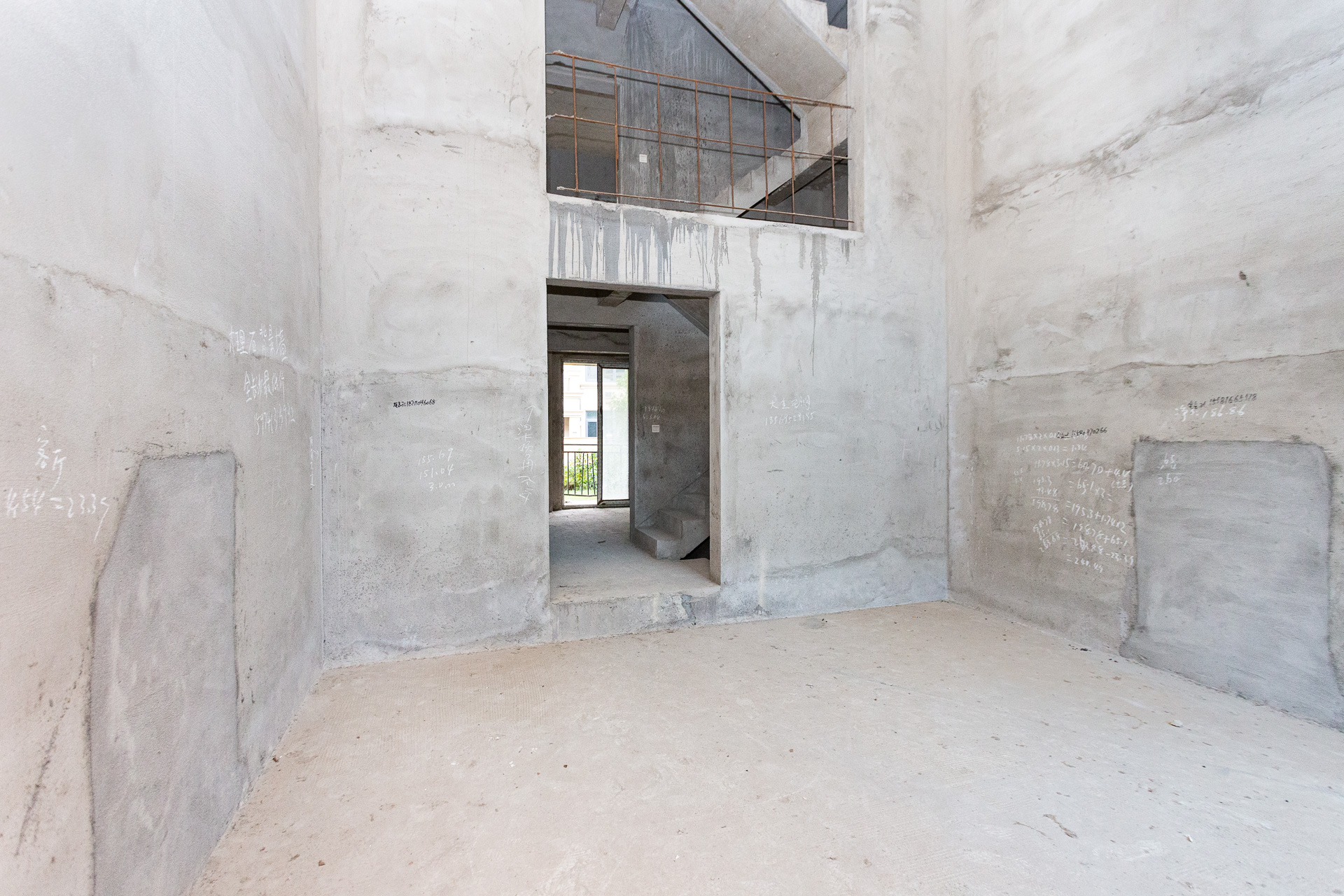 山与墅 4室2厅2卫 260.0万 山与墅 4室2厅2卫 260.0万客厅