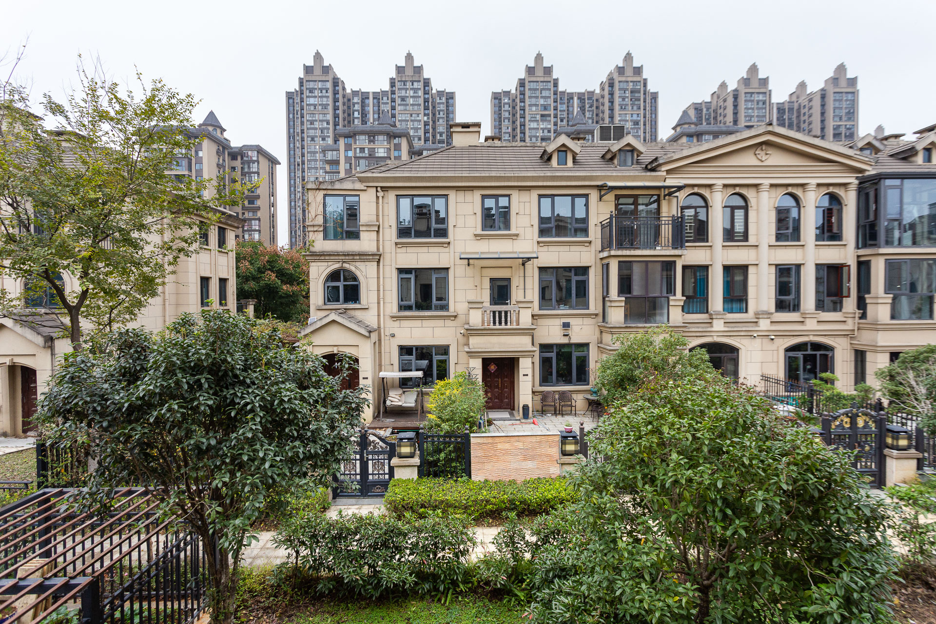 山与墅 4室2厅2卫 260.0万 山与墅 4室2厅2卫 260.0万其他