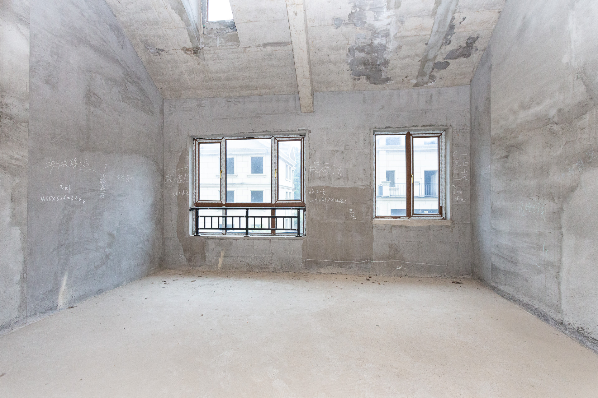 山与墅 4室2厅2卫 260.0万 山与墅 4室2厅2卫 260.0万卧室