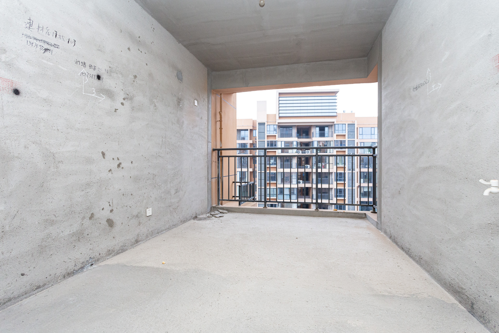 玛丽的花园(金色阳光家园)  4室2厅2卫    148.0万 玛丽的花园(金色阳光家园)  4室2厅2卫    148.0万卧室