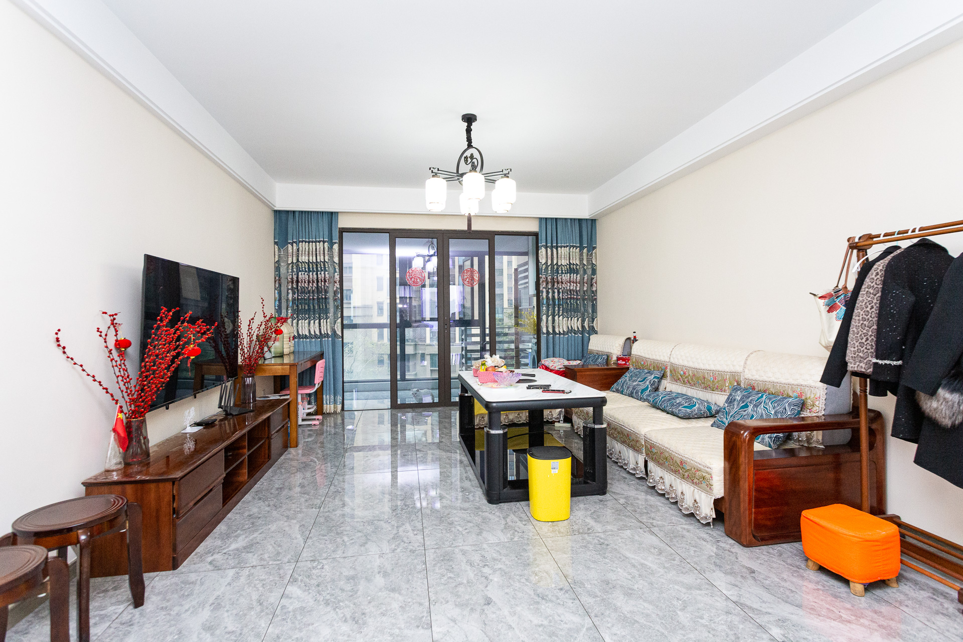 龙湖璟宸原著(龙湖紫宸) 4室2厅2卫 139.0万 龙湖璟宸原著(龙湖紫宸) 4室2厅2卫 139.0万客厅