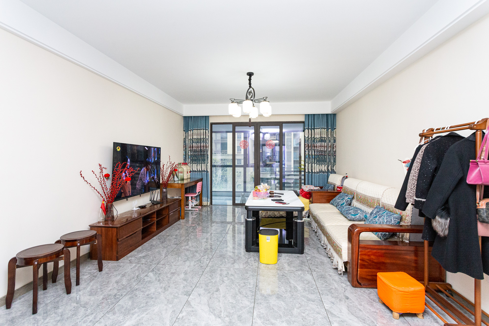 龙湖璟宸原著(龙湖紫宸) 4室2厅2卫 139.0万 龙湖璟宸原著(龙湖紫宸) 4室2厅2卫 139.0万客厅