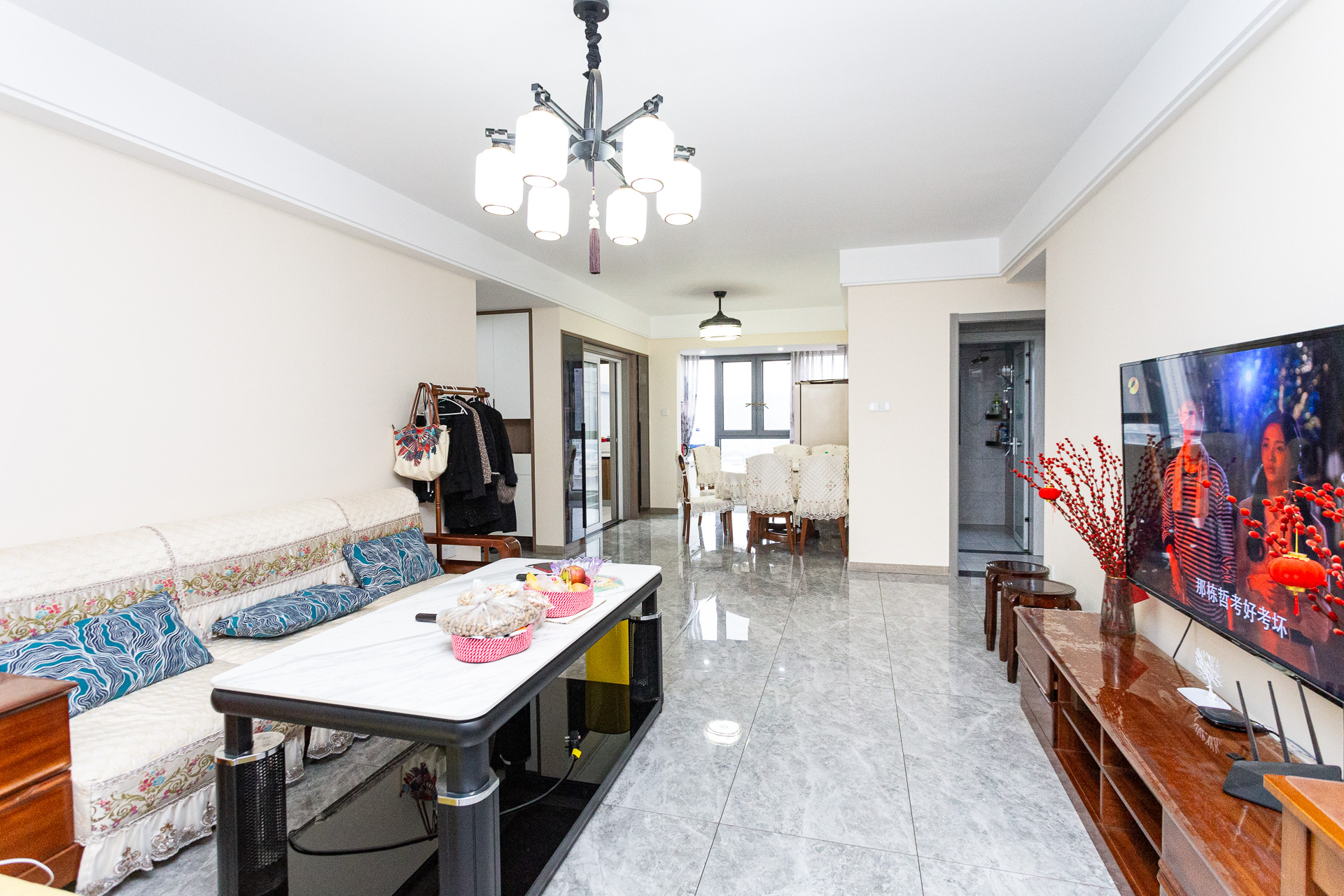 龙湖璟宸原著(龙湖紫宸) 4室2厅2卫 139.0万 龙湖璟宸原著(龙湖紫宸) 4室2厅2卫 139.0万客厅