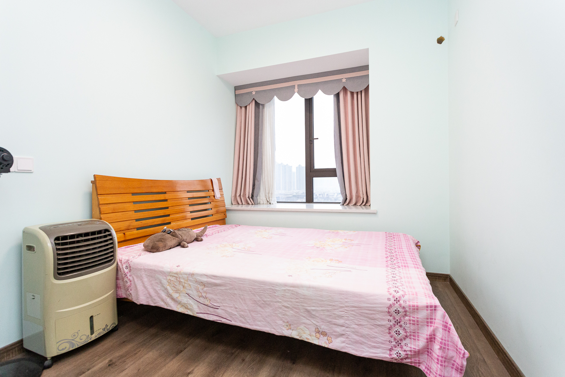 龙湖璟宸原著(龙湖紫宸) 4室2厅2卫 139.0万 龙湖璟宸原著(龙湖紫宸) 4室2厅2卫 139.0万卧室