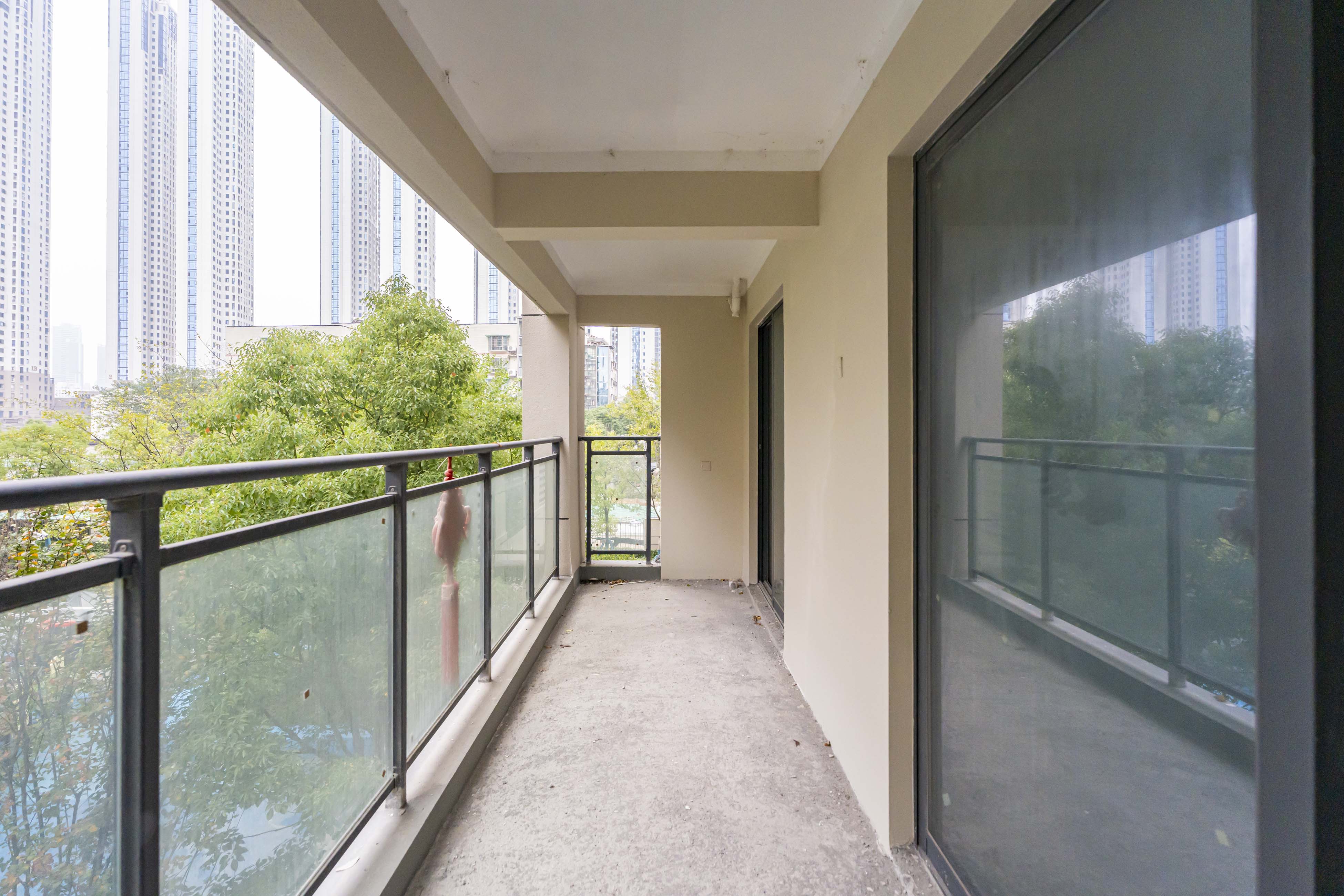 城发恒伟东风映1897  4室2厅2卫    185.0万 城发恒伟东风映1897  4室2厅2卫    185.0万阳台