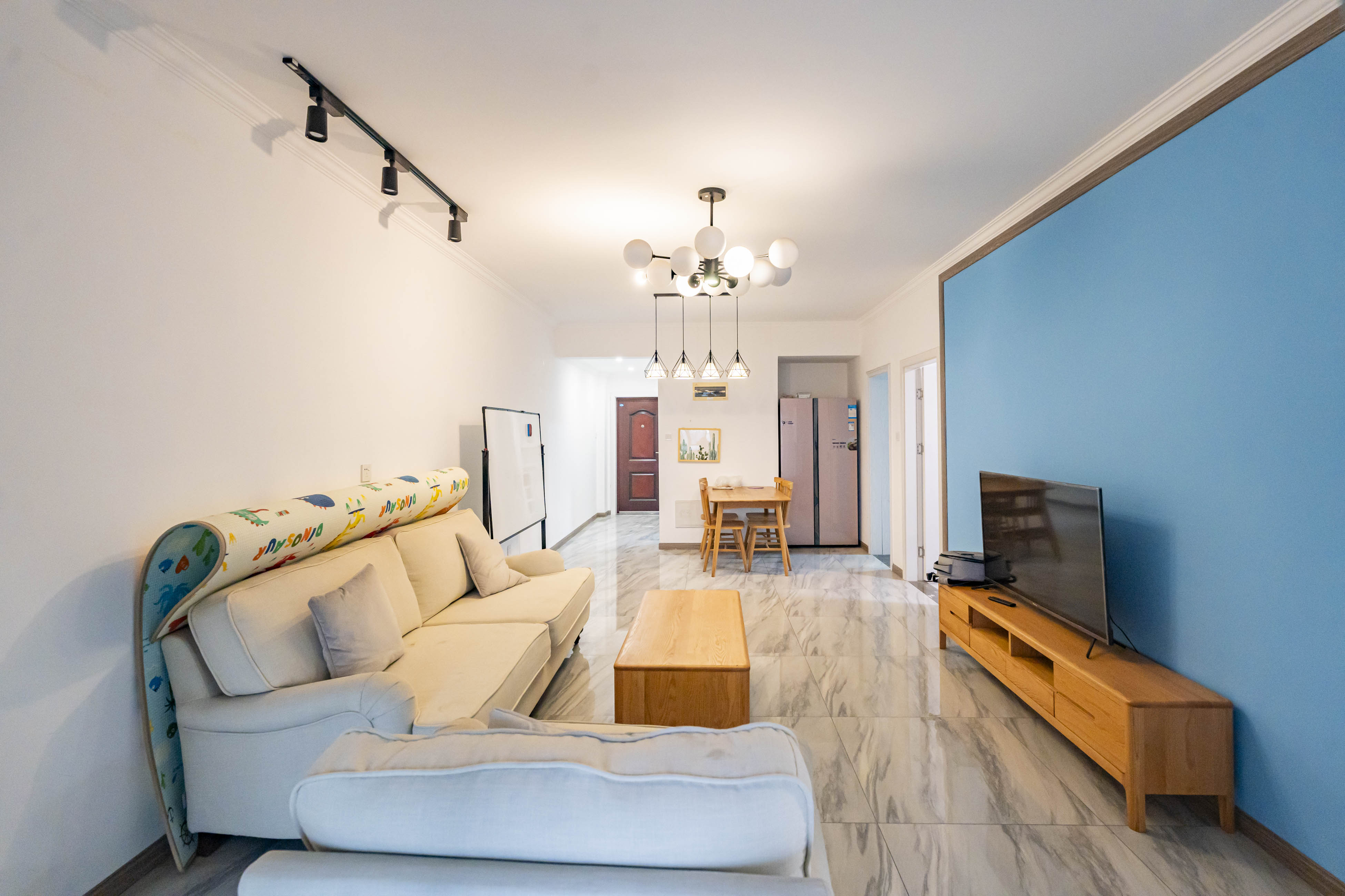 悦湖山  4室2厅1卫    80.0万 悦湖山  4室2厅1卫    80.0万客厅