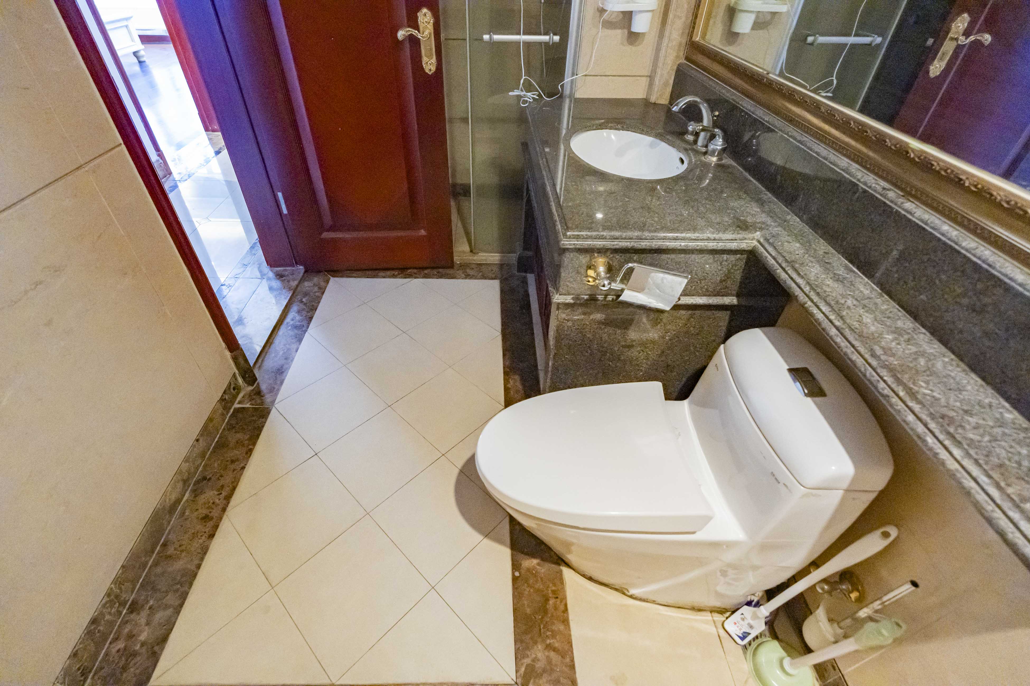 恒大雅苑 4室2厅2卫 198.0万 恒大雅苑 4室2厅2卫 198.0万卫生间