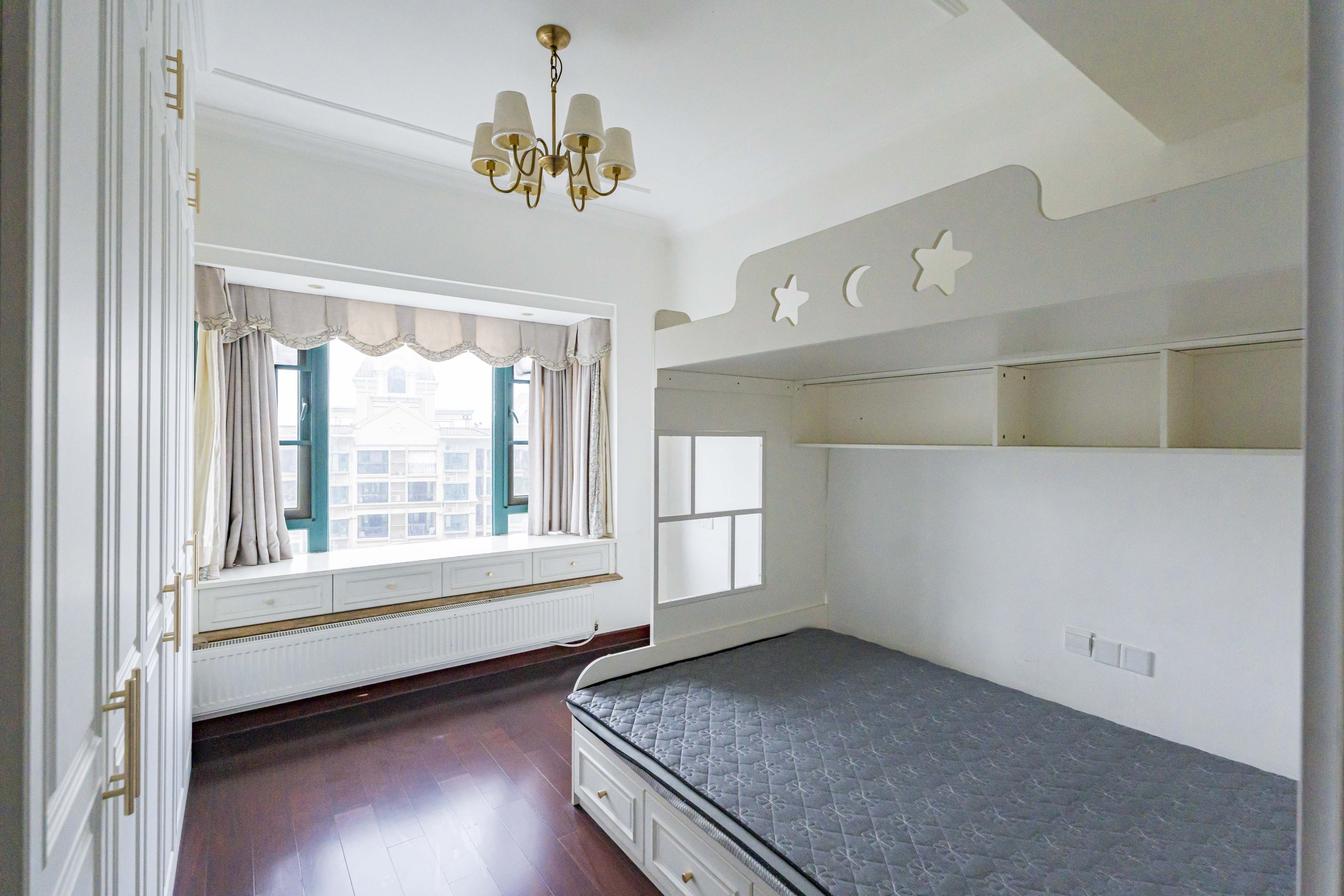 恒大雅苑 4室2厅2卫 198.0万 恒大雅苑 4室2厅2卫 198.0万卧室