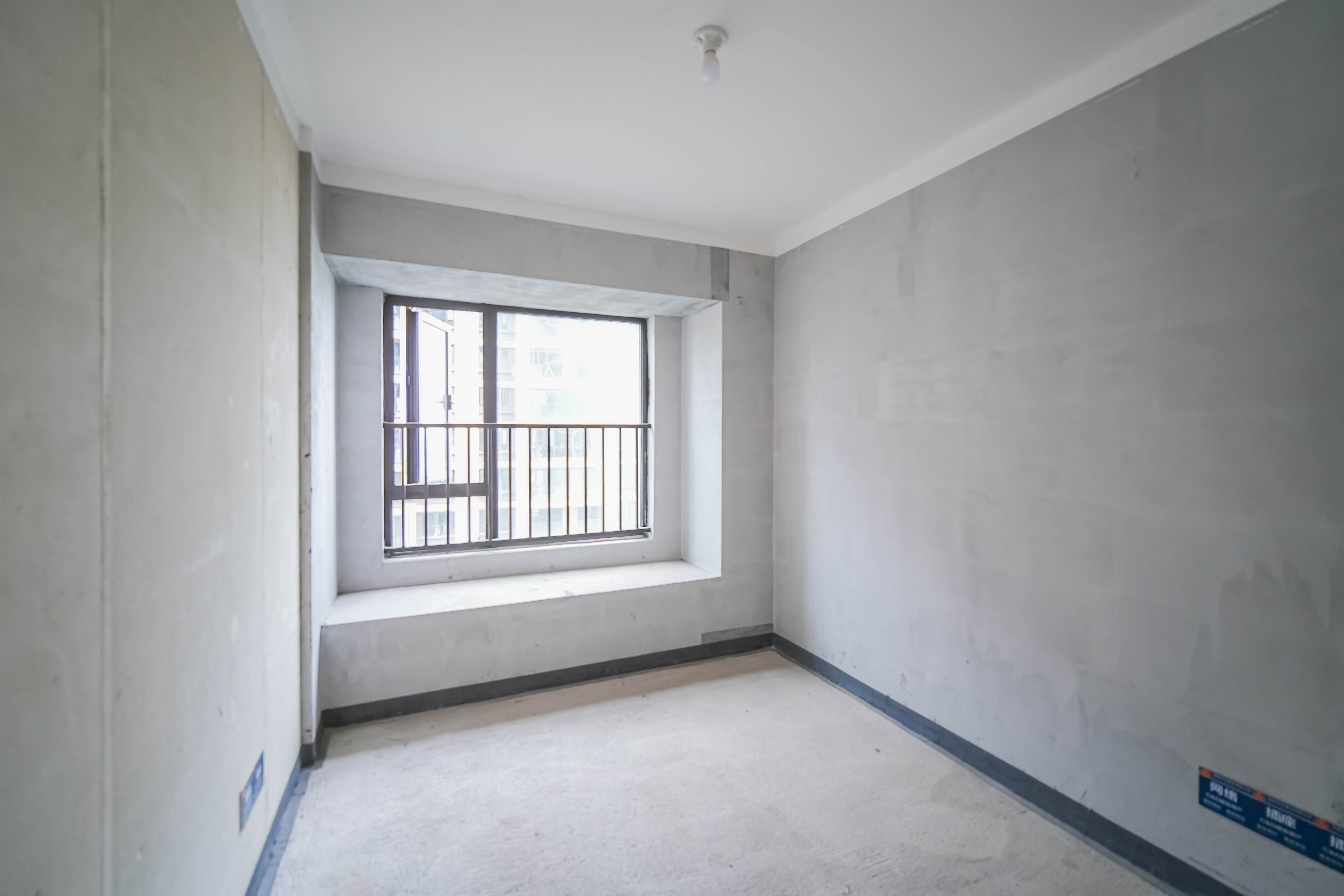 建发玖洲和玺  3室1厅1卫   180.00万其他