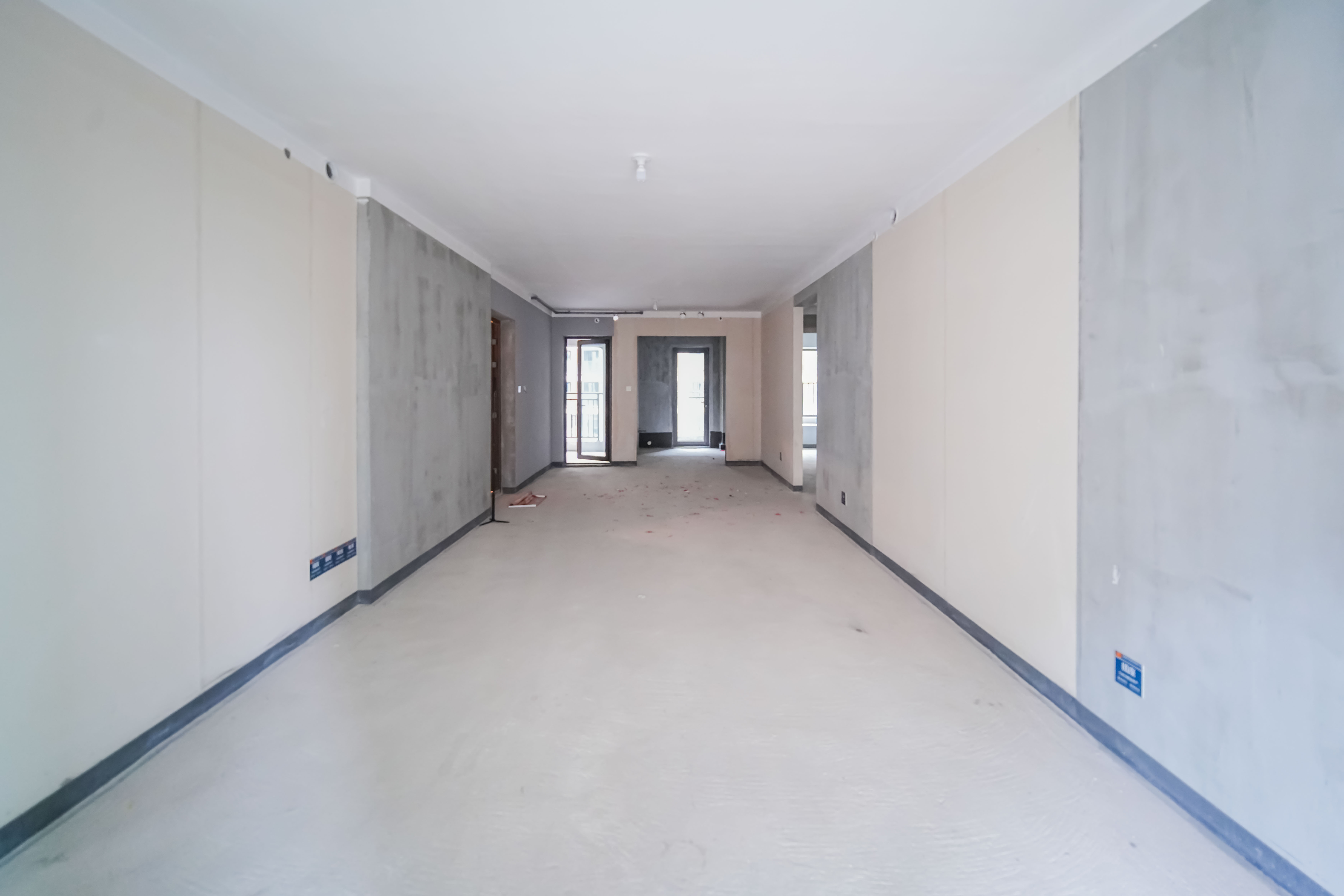 建发玖洲和玺  4室2厅2卫    125.0万 建发玖洲和玺  4室2厅2卫    125.0万客厅