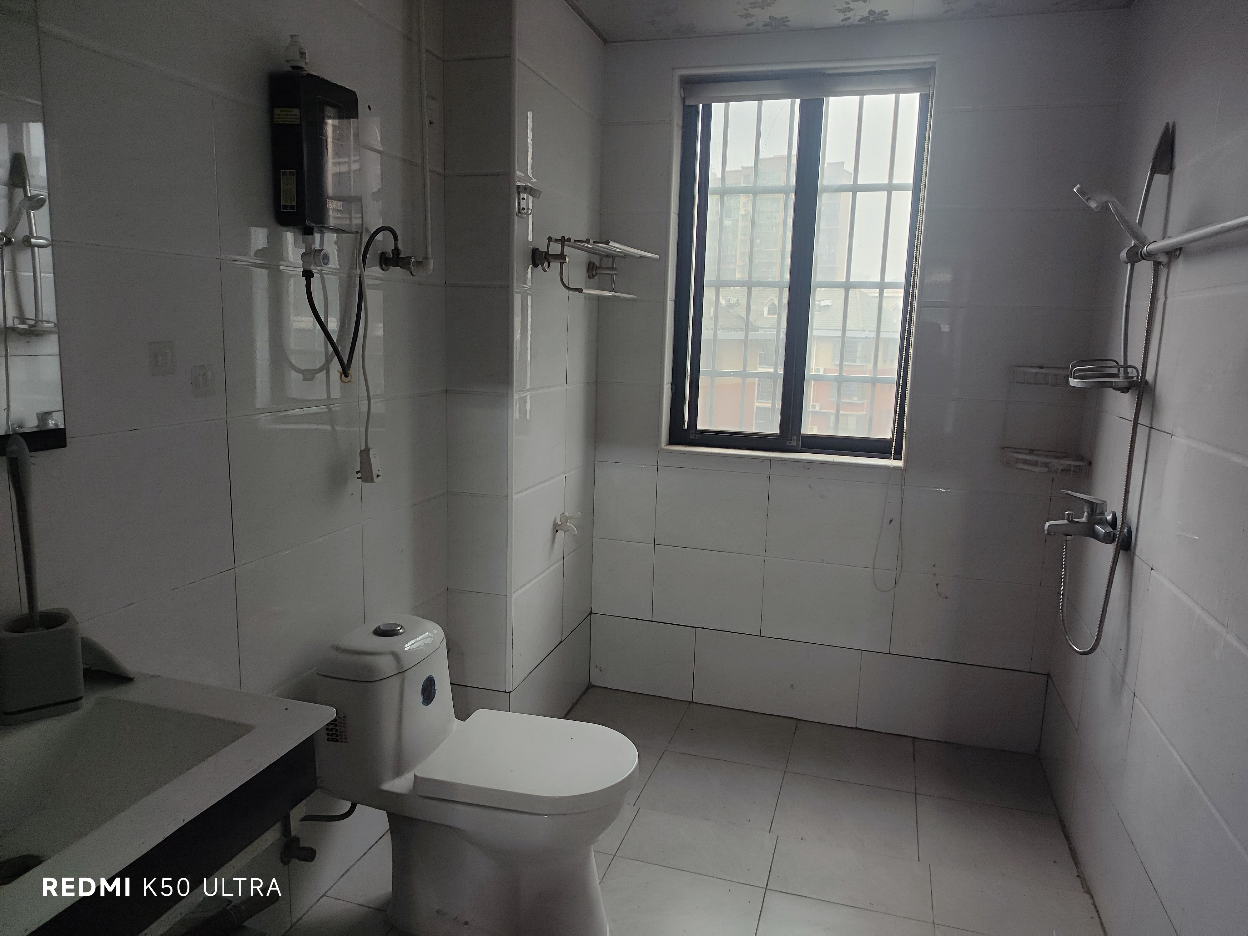 莲湖汽配城 5室1厅2卫 2700.0元/月 莲湖汽配城 5室1厅2卫 2700.0元/月室内图