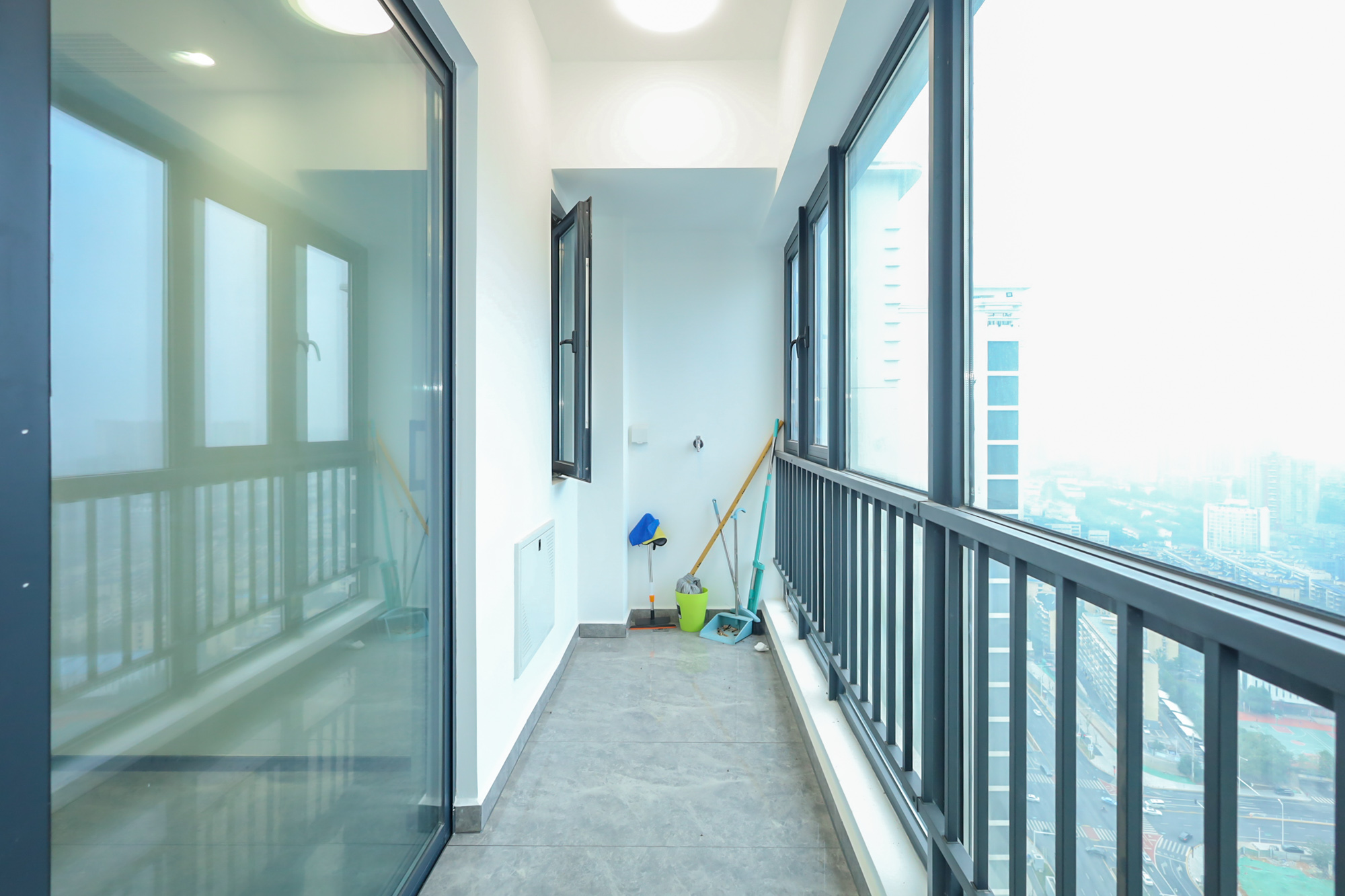 滨江府1913 4室2厅3卫 430.0万 滨江府1913 4室2厅3卫 430.0万阳台