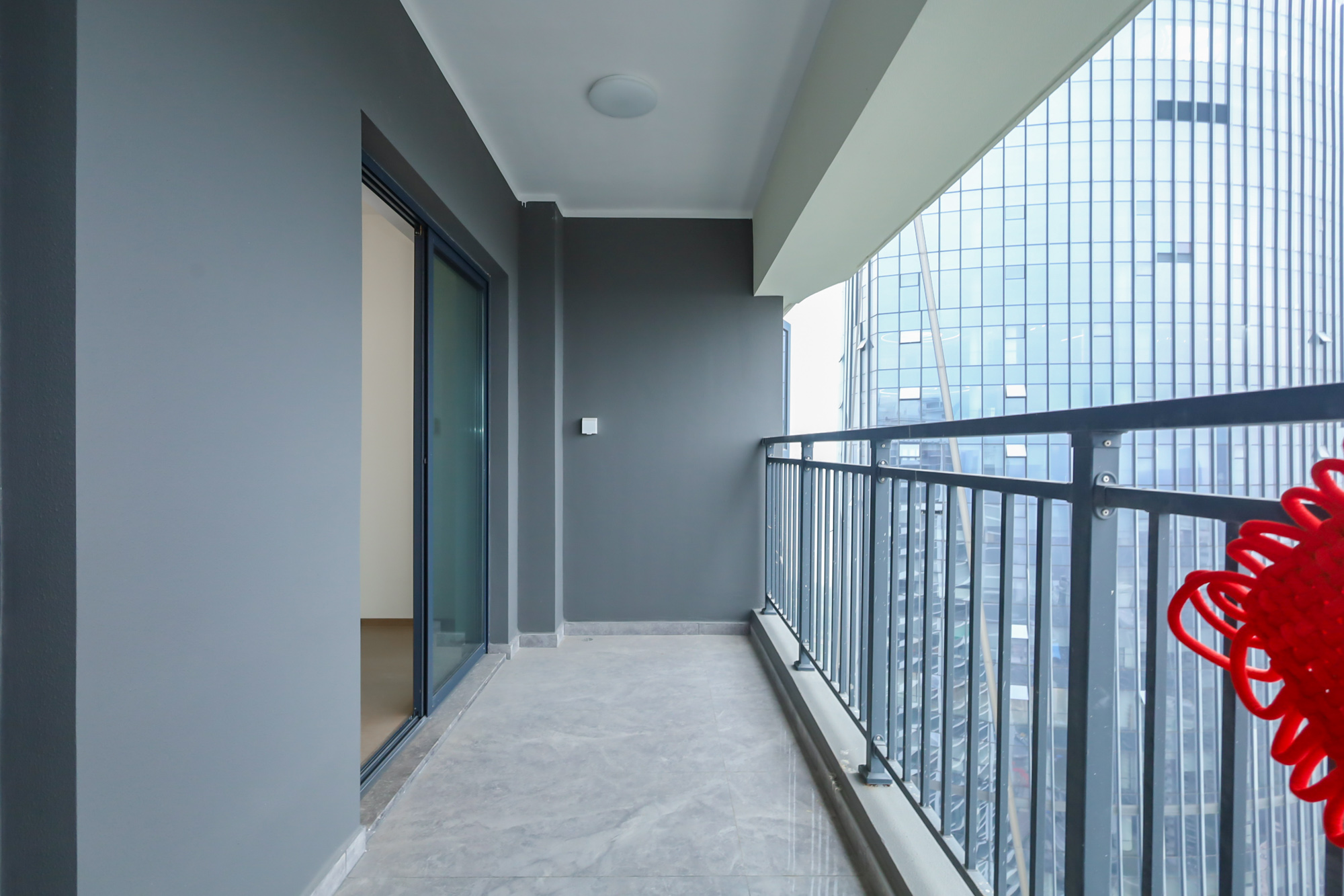 滨江府1913 4室2厅3卫 430.0万 滨江府1913 4室2厅3卫 430.0万阳台