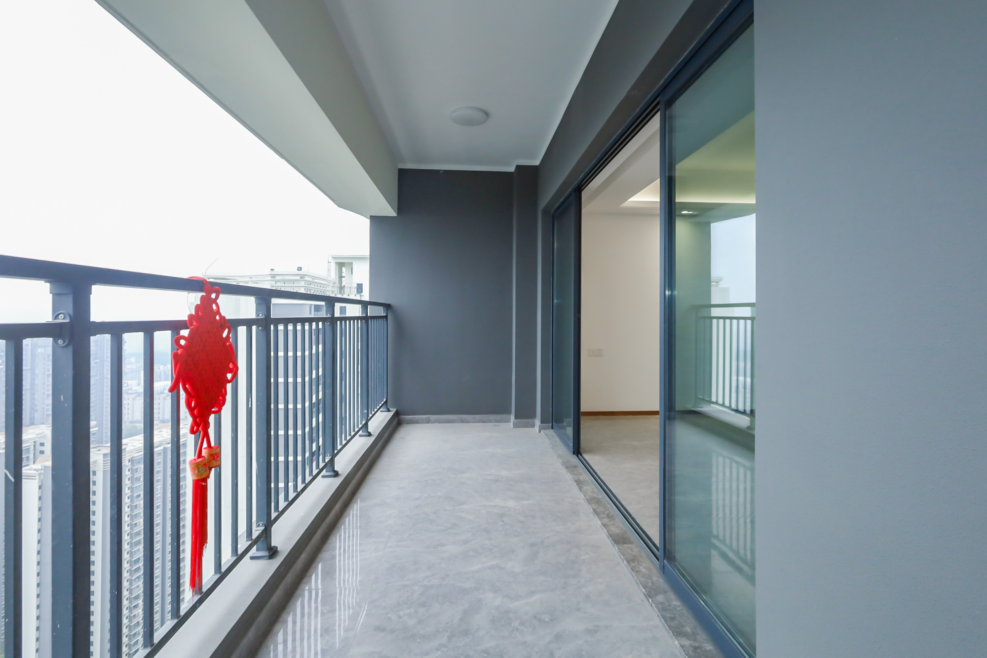 滨江府1913 4室2厅3卫 430.0万 滨江府1913 4室2厅3卫 430.0万阳台