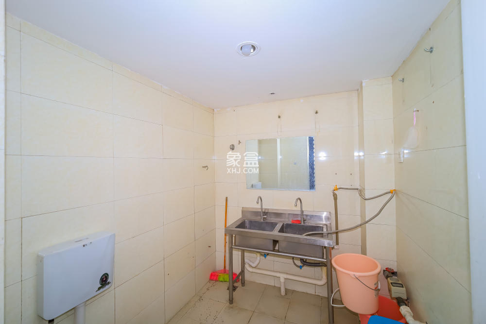 建鸿达华都(华都小户型及大华写字楼)  4室2厅3卫    4200.0元/月 建鸿达华都(华都小户型及大华写字楼)  4室2厅3卫    4200.0元/月