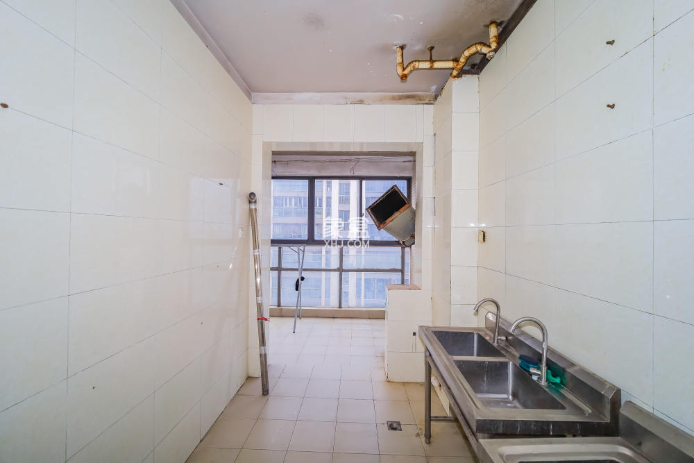 建鸿达华都(华都小户型及大华写字楼) 4室2厅3卫 4200.0元/月 建鸿达华都(华都小户型及大华写字楼) 4室2厅3卫 4200.0元/月室内图