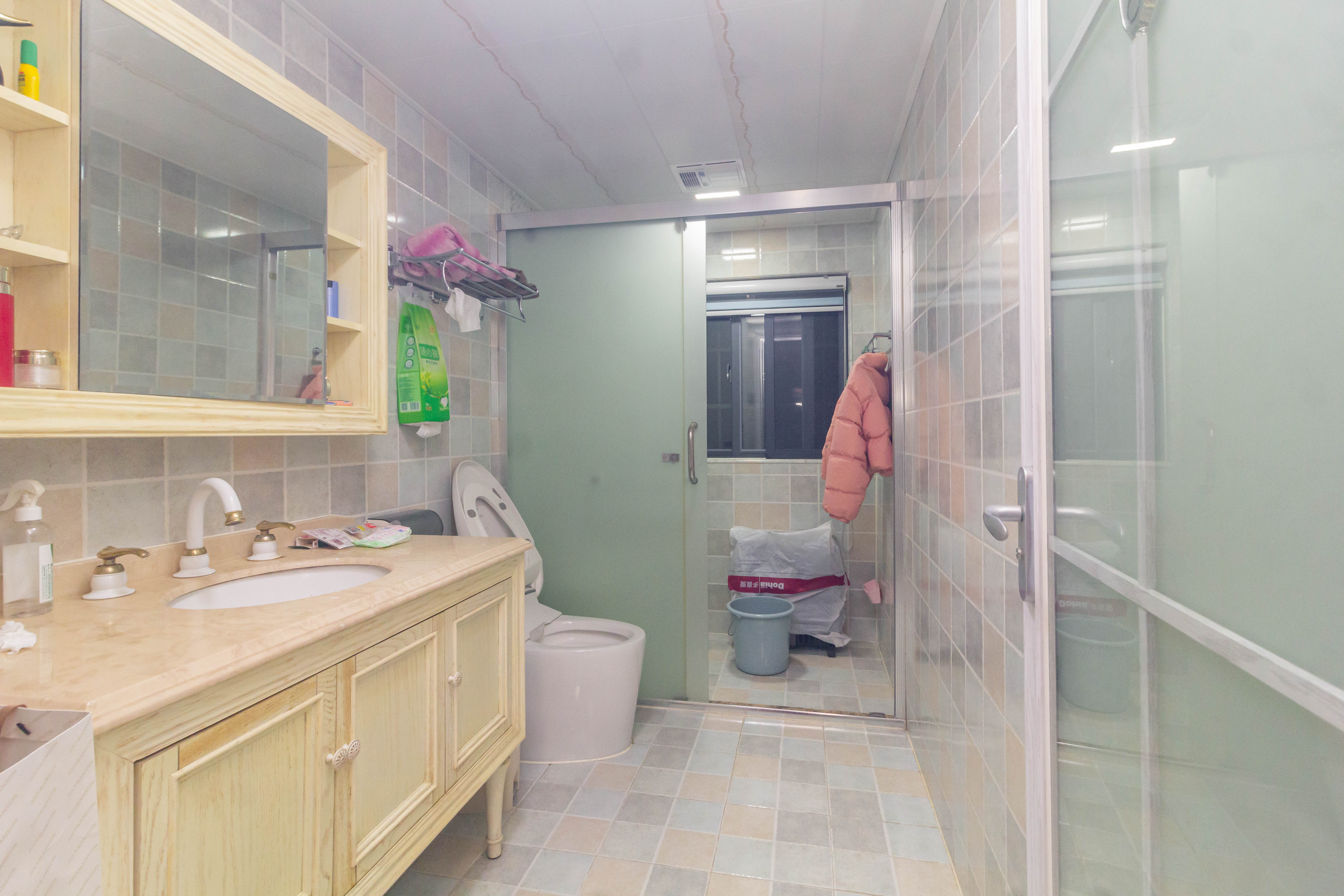 海德公园 4室2厅2卫 89.9万 海德公园 4室2厅2卫 89.9万卫生间