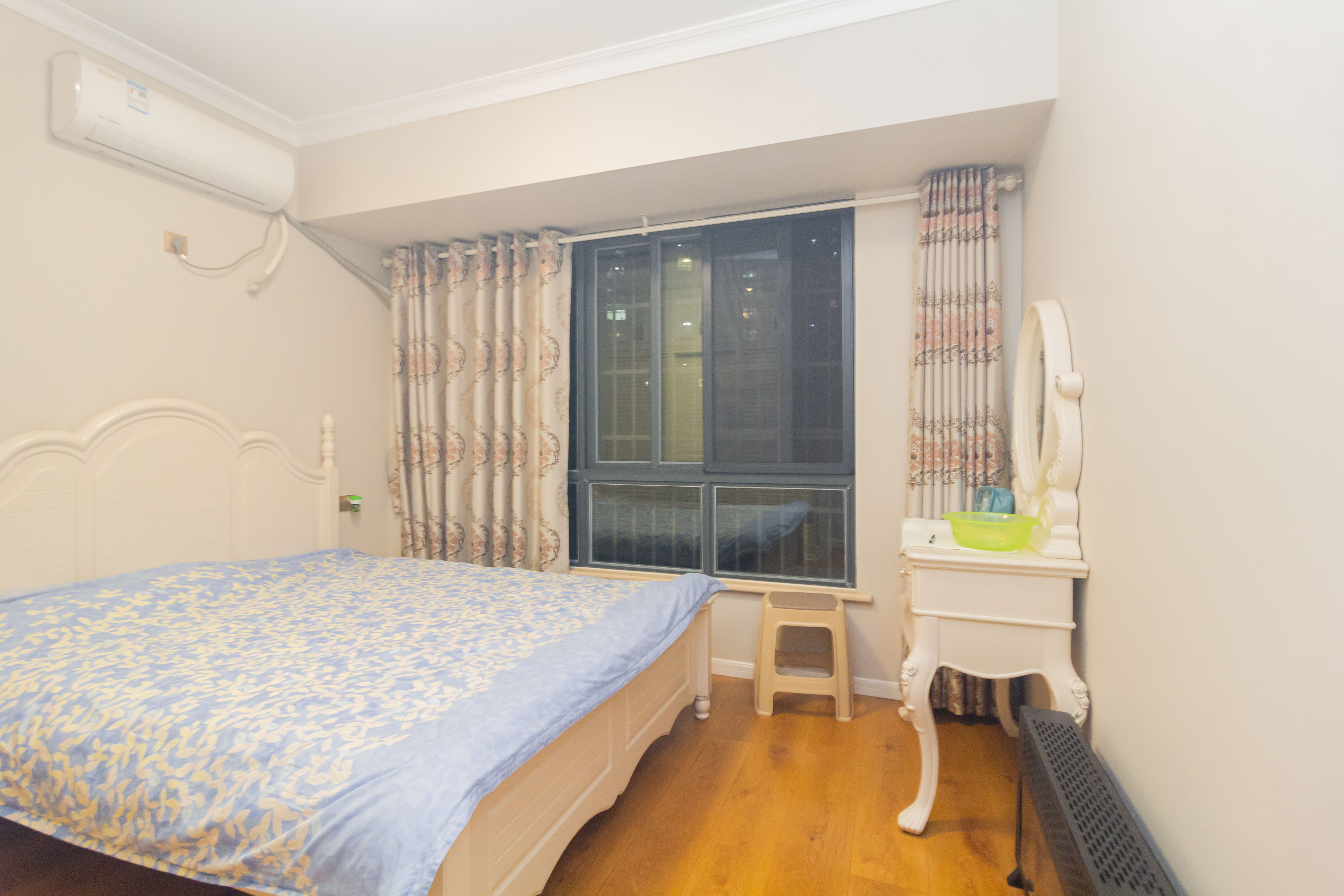 海德公园 4室2厅2卫 89.9万 海德公园 4室2厅2卫 89.9万卧室