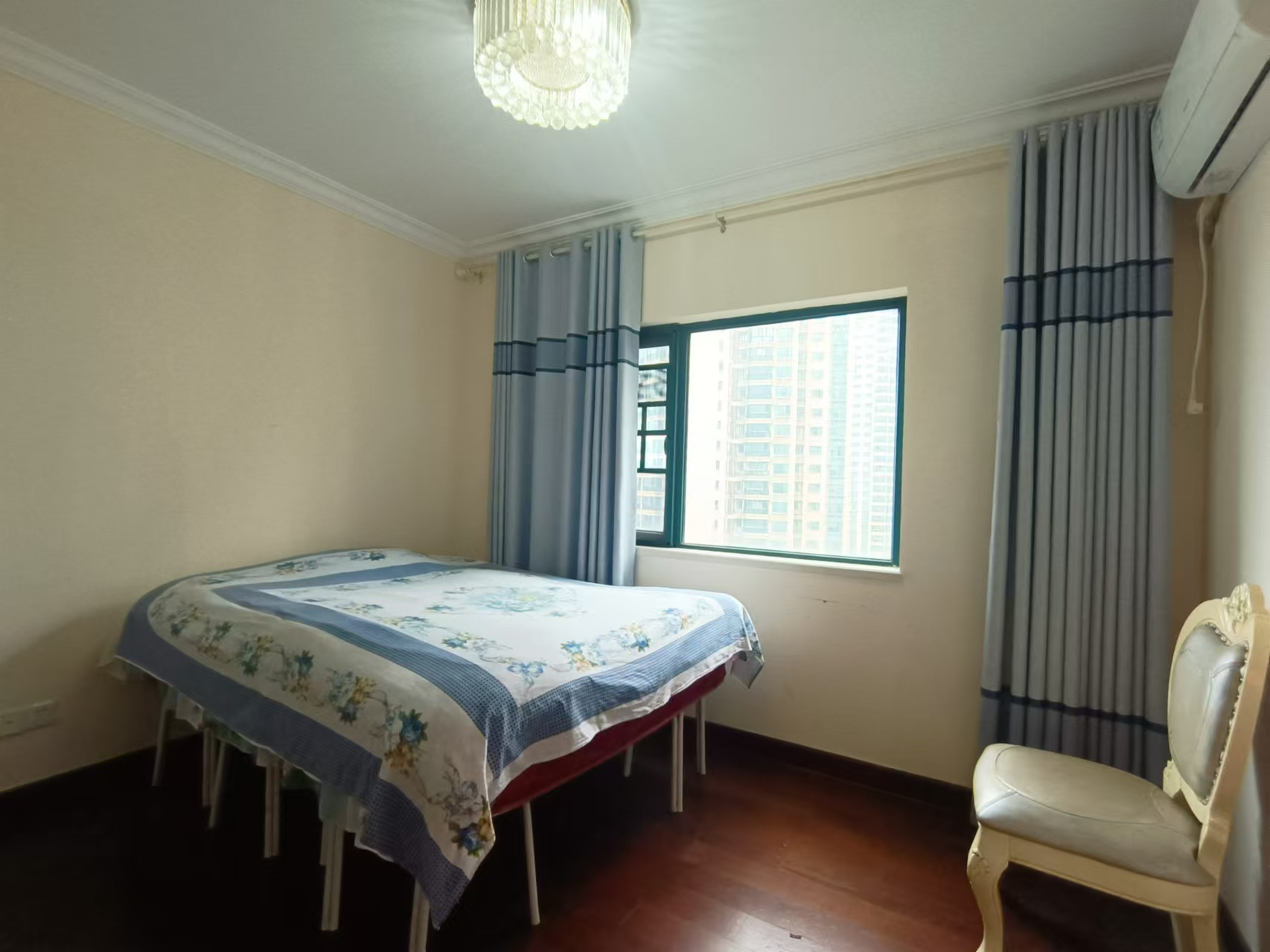 恒大绿洲 4室2厅2卫 2800.0元/月 恒大绿洲 4室2厅2卫 2800.0元/月室内图