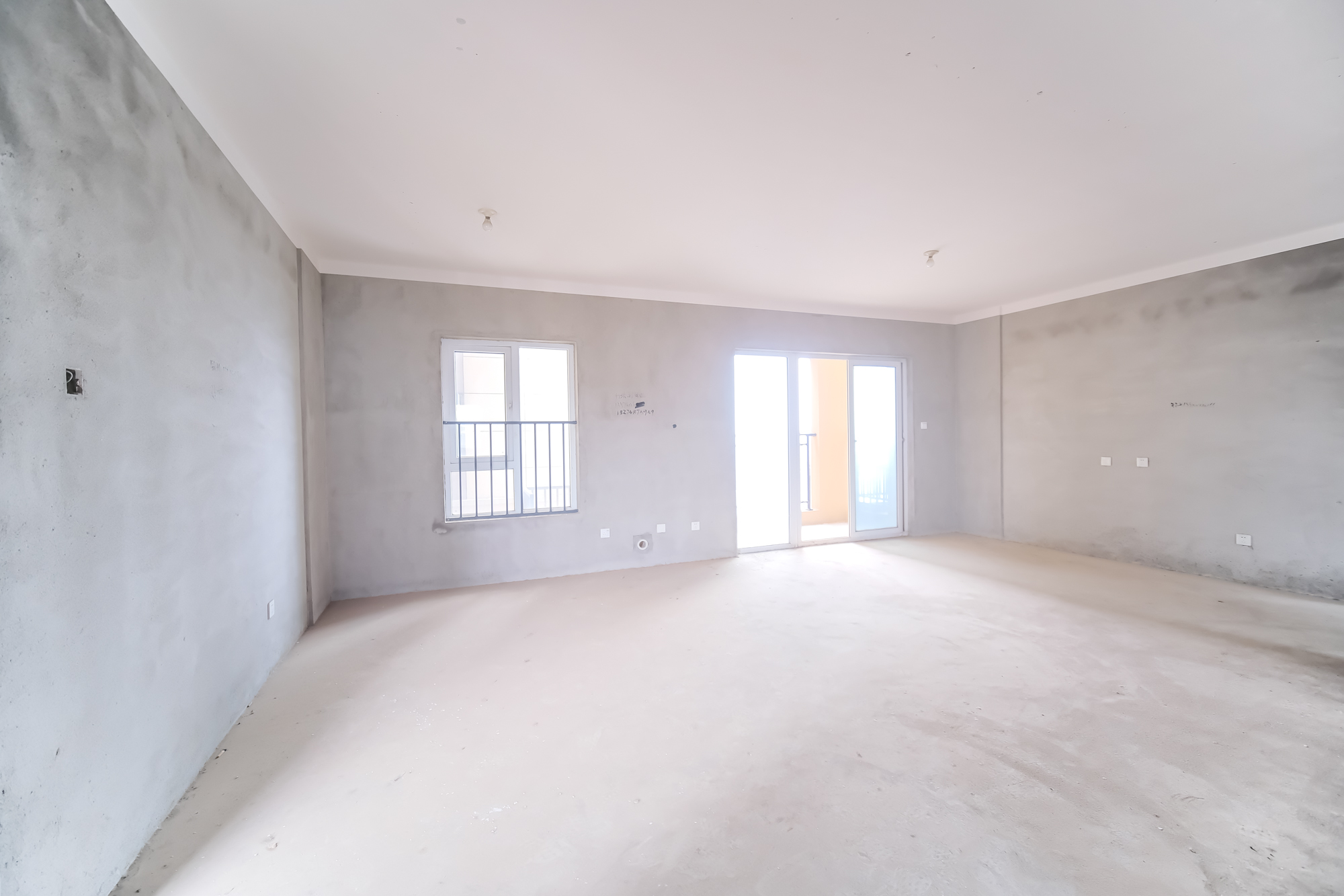 荣盛花语城 3室2厅2卫 100.0万 荣盛花语城 3室2厅2卫 100.0万客厅