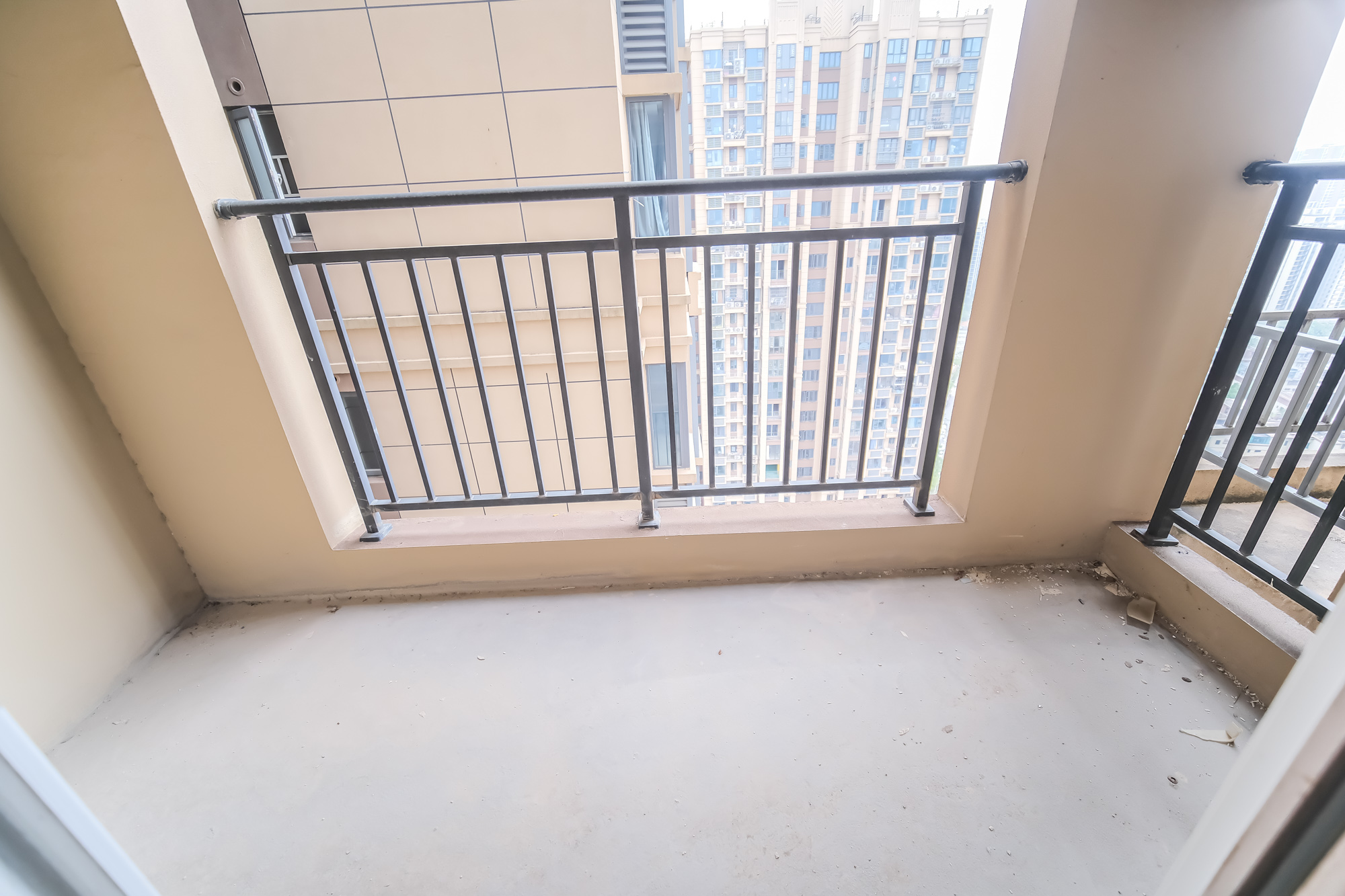 荣盛花语城 3室2厅2卫 100.0万 荣盛花语城 3室2厅2卫 100.0万阳台