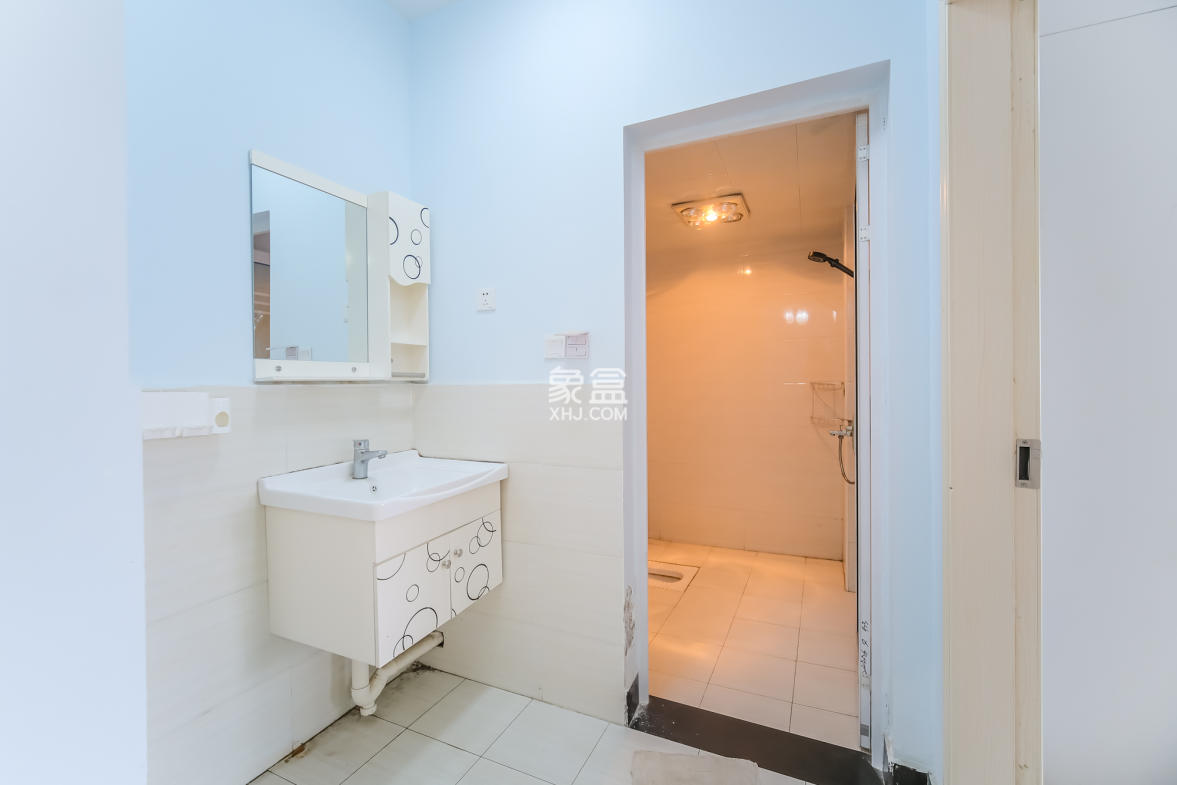 荣盛花语城 2室2厅1卫 49.8万 荣盛花语城 2室2厅1卫 49.8万卫生间