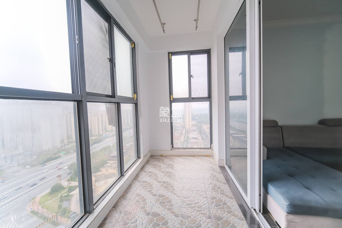 荣盛花语城 2室2厅1卫 49.8万 荣盛花语城 2室2厅1卫 49.8万阳台